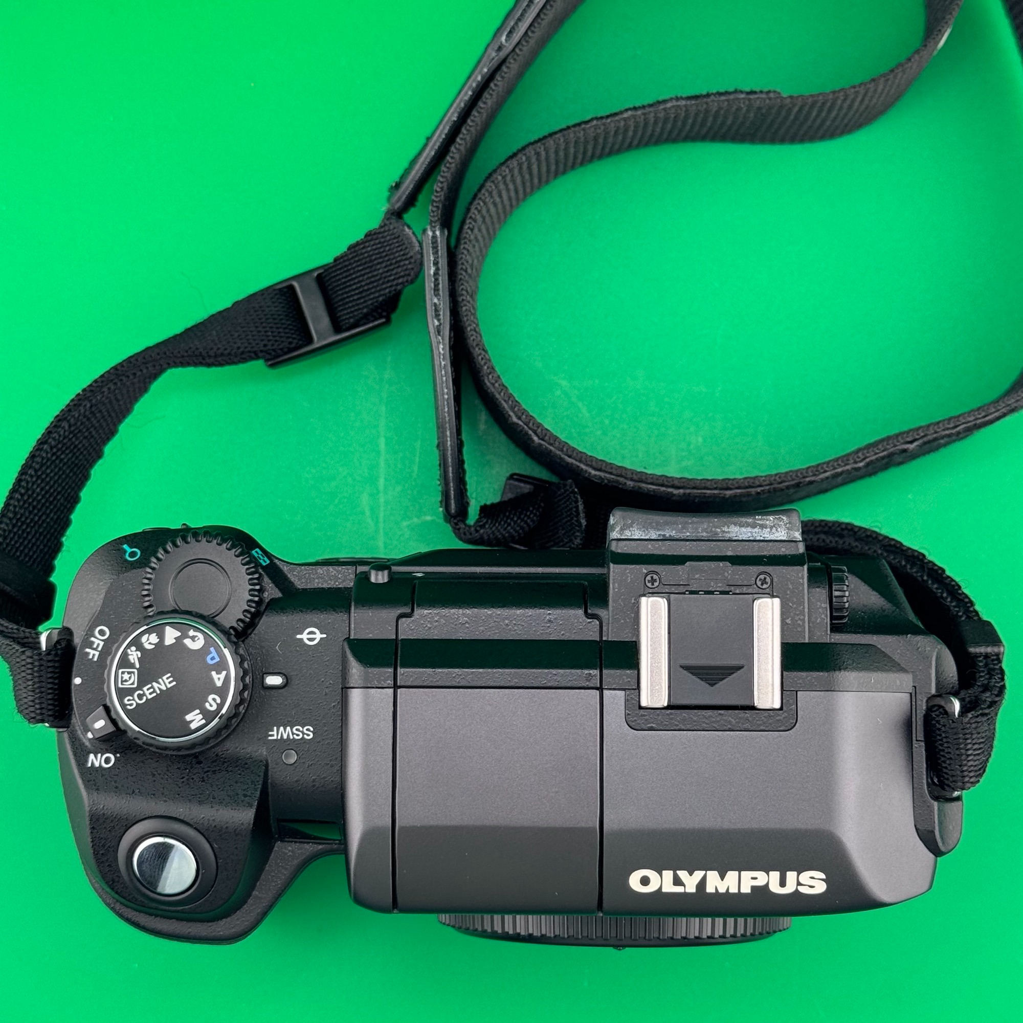 Olympus EVOLT E-300 - DSLR Camera - With HLD-3 - Battery Grip... - photo 3