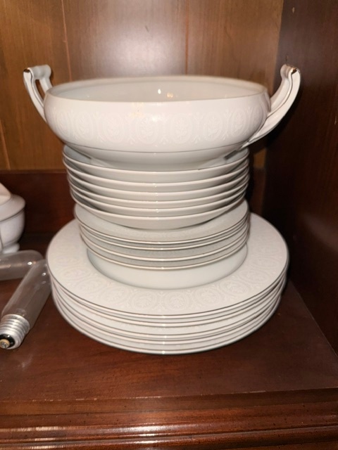 78 Piece China Set - photo 5