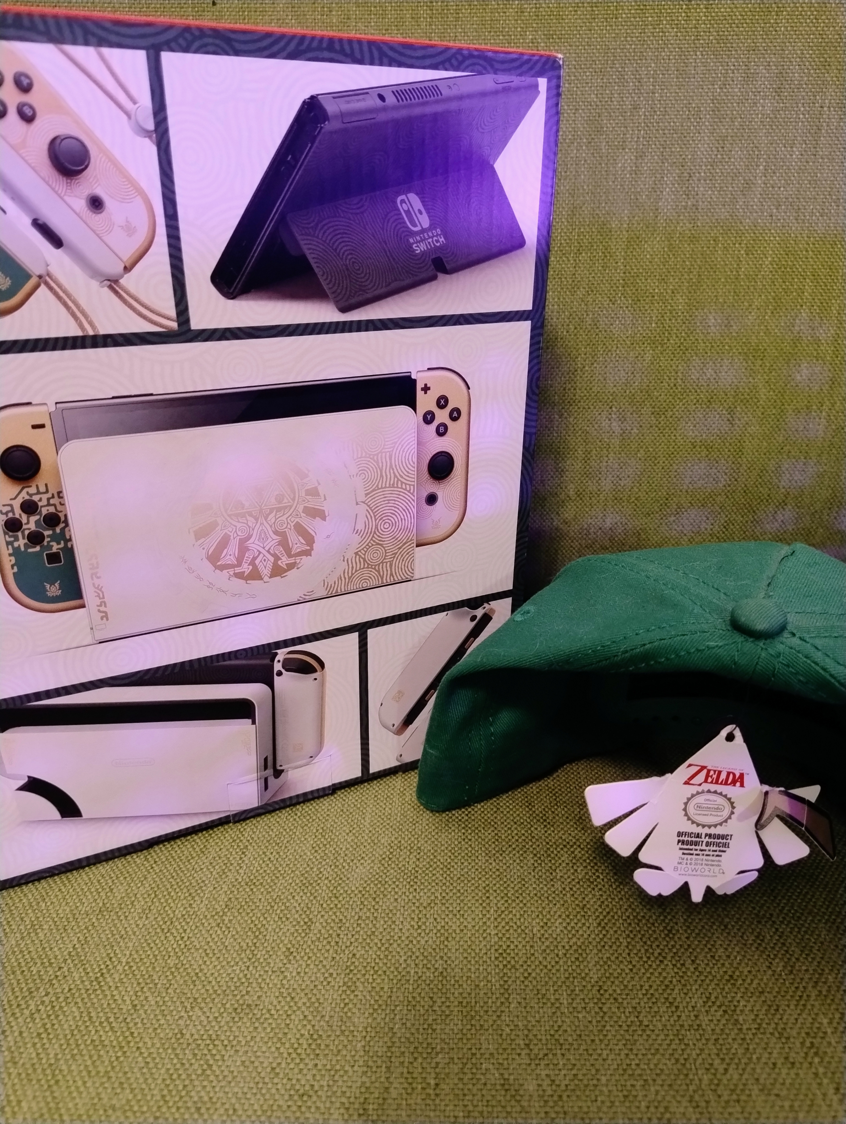Switch OLED Zelda Edition Bundle + TV $590! - photo 3