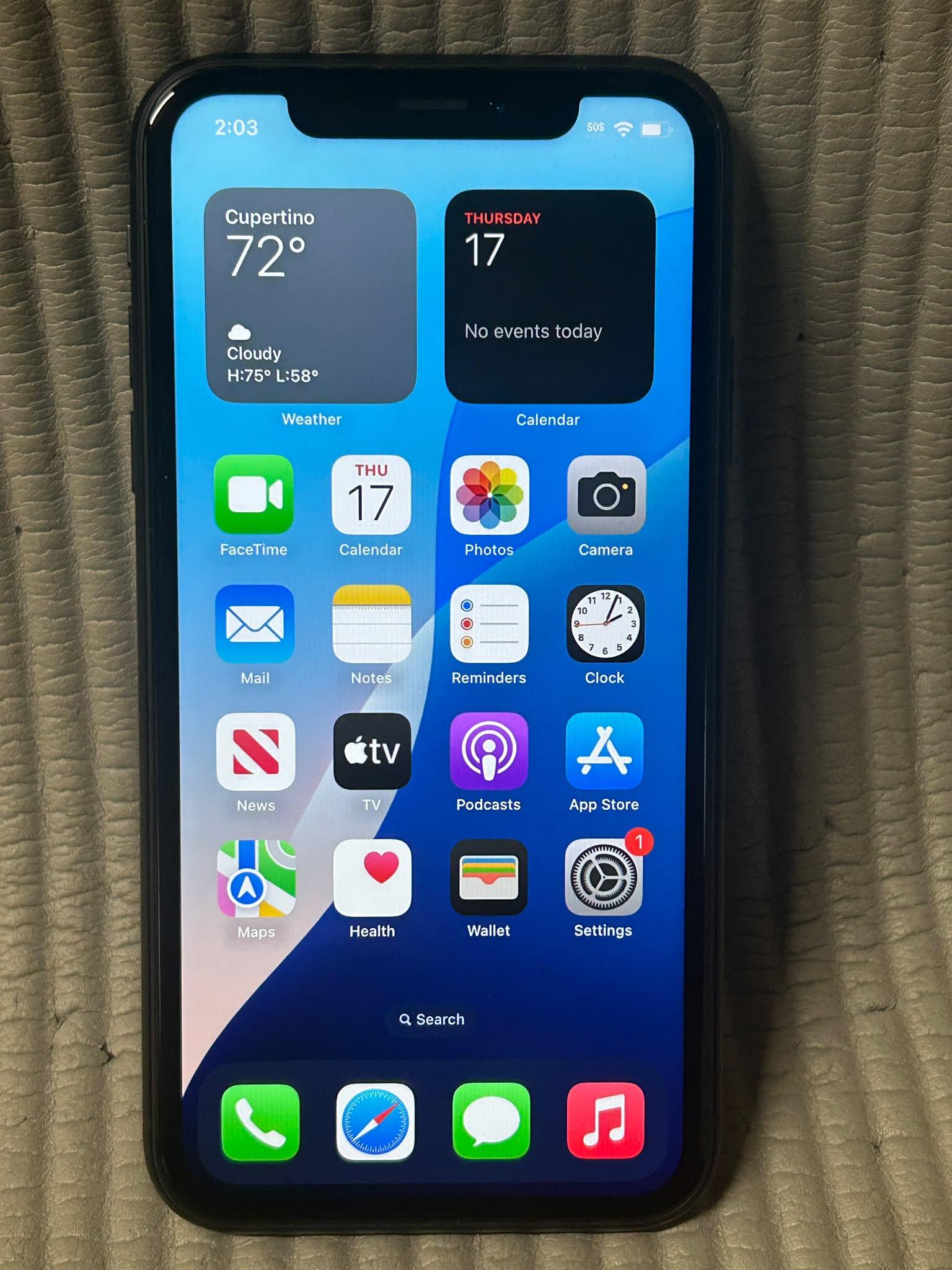 iPhone XR - photo 3