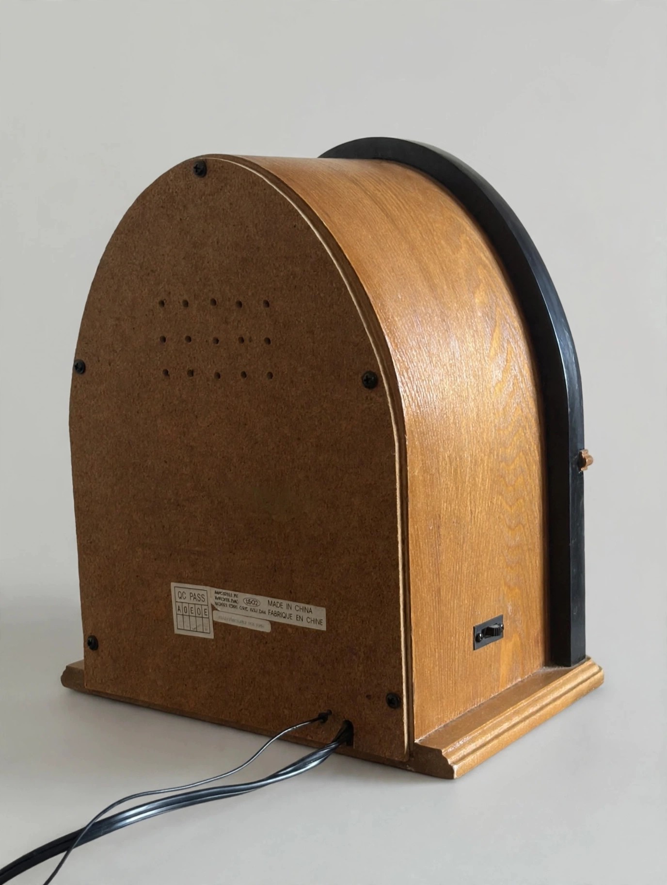 Daklin Museum Series 49053 Vintage-Style Cathedral Radio Wood - photo 4