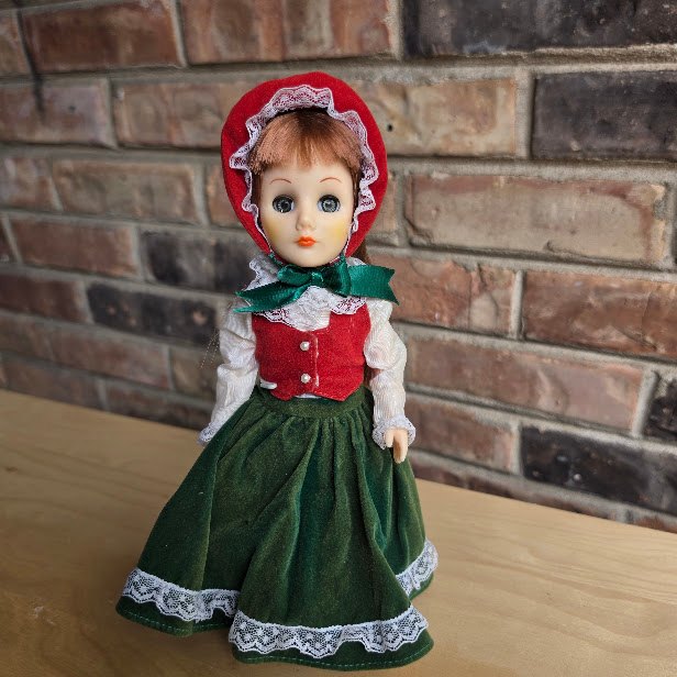 Vintage 1980s Effanbee Munchkin Girl Doll - photo 2