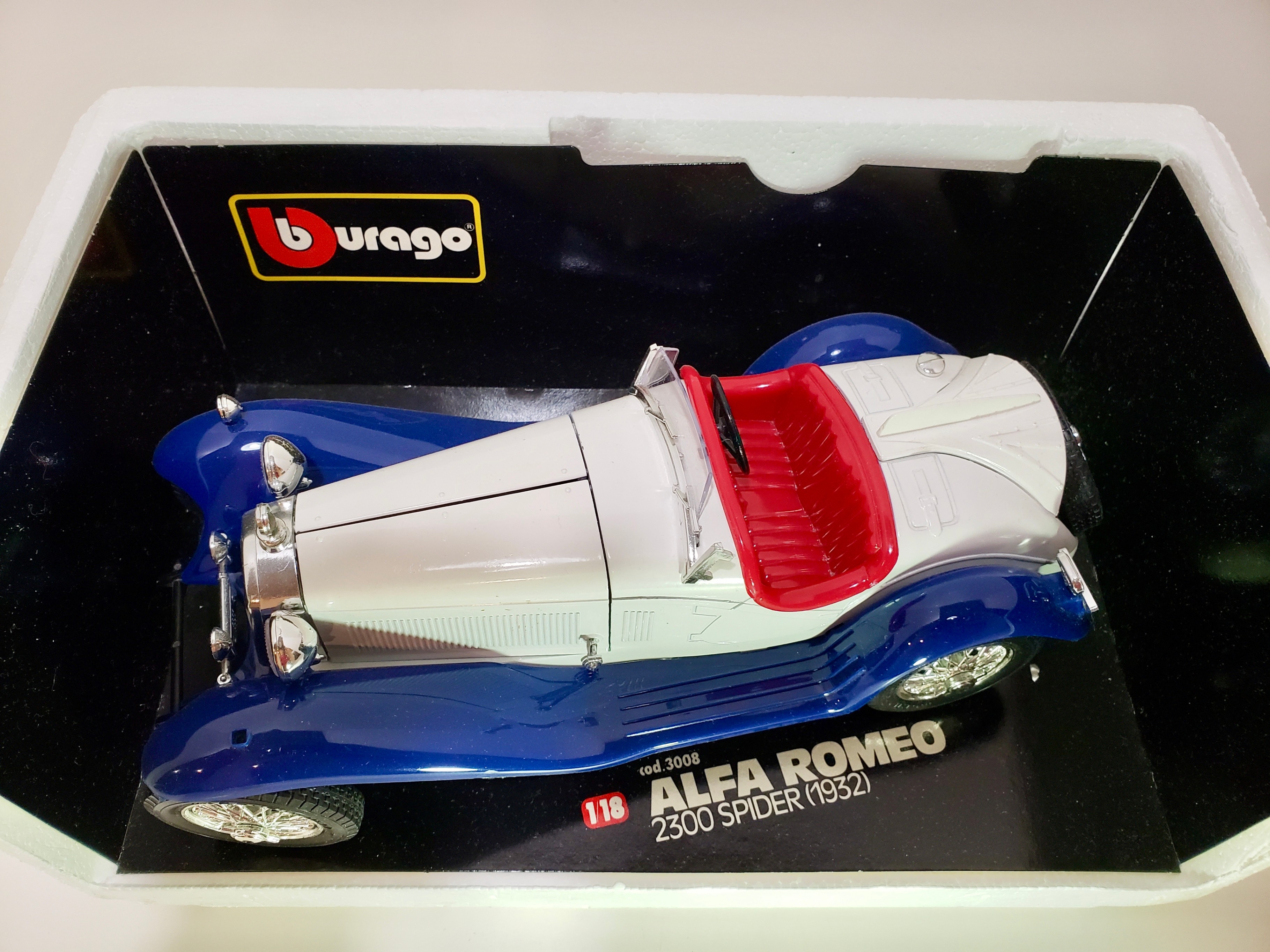 Alfa Romeo 2300 Spider (1932) Bburago Die-cast Model Car 1:18 - photo 2