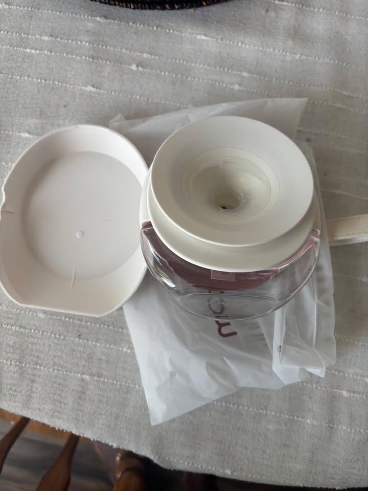 Momcozy M6 Hands-Free Wearable Breast Pump ( Cozy, Red) - photo 4