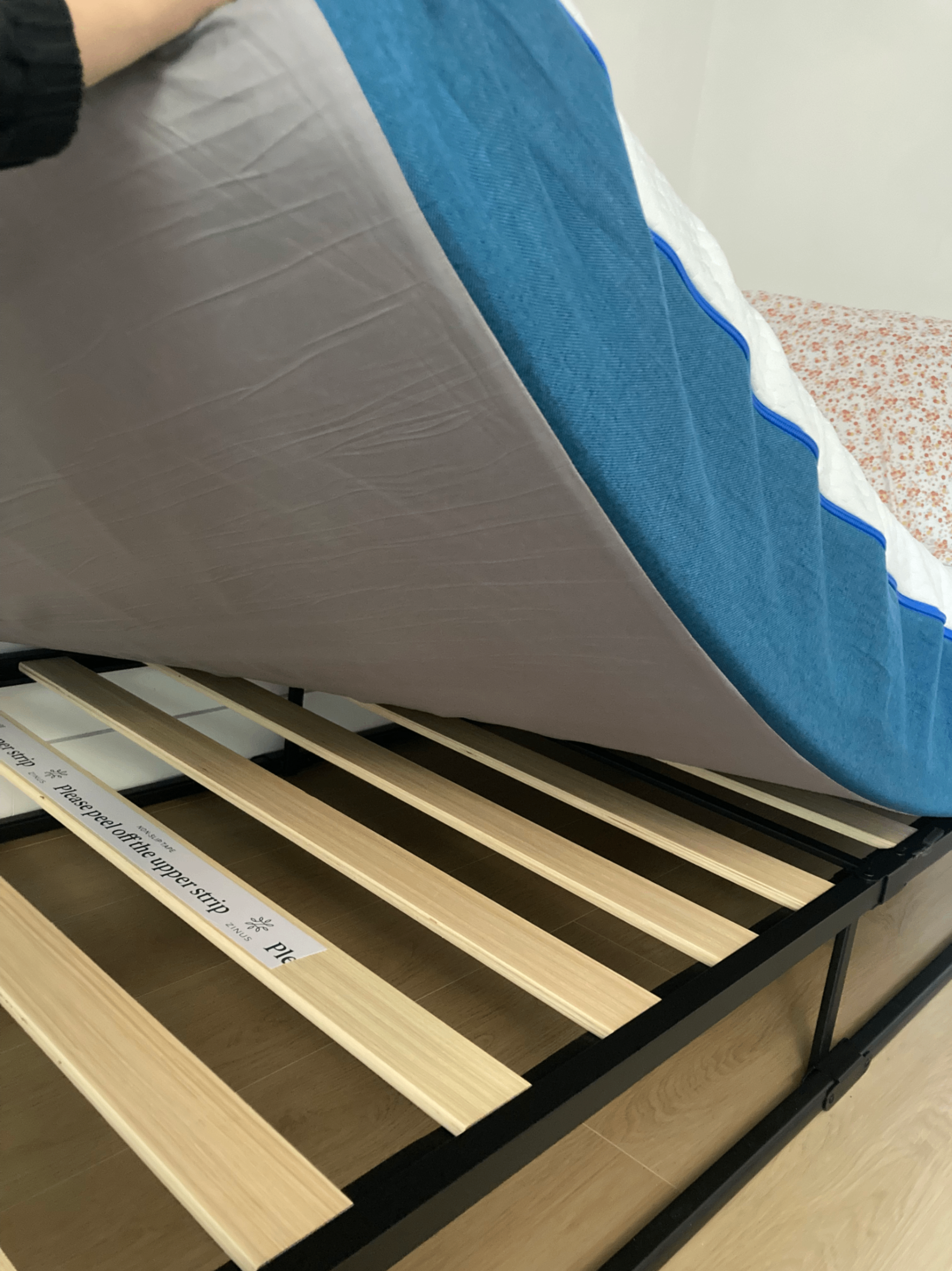 8-inch twin mattress & metal bed frame - AS NEW - photo 3