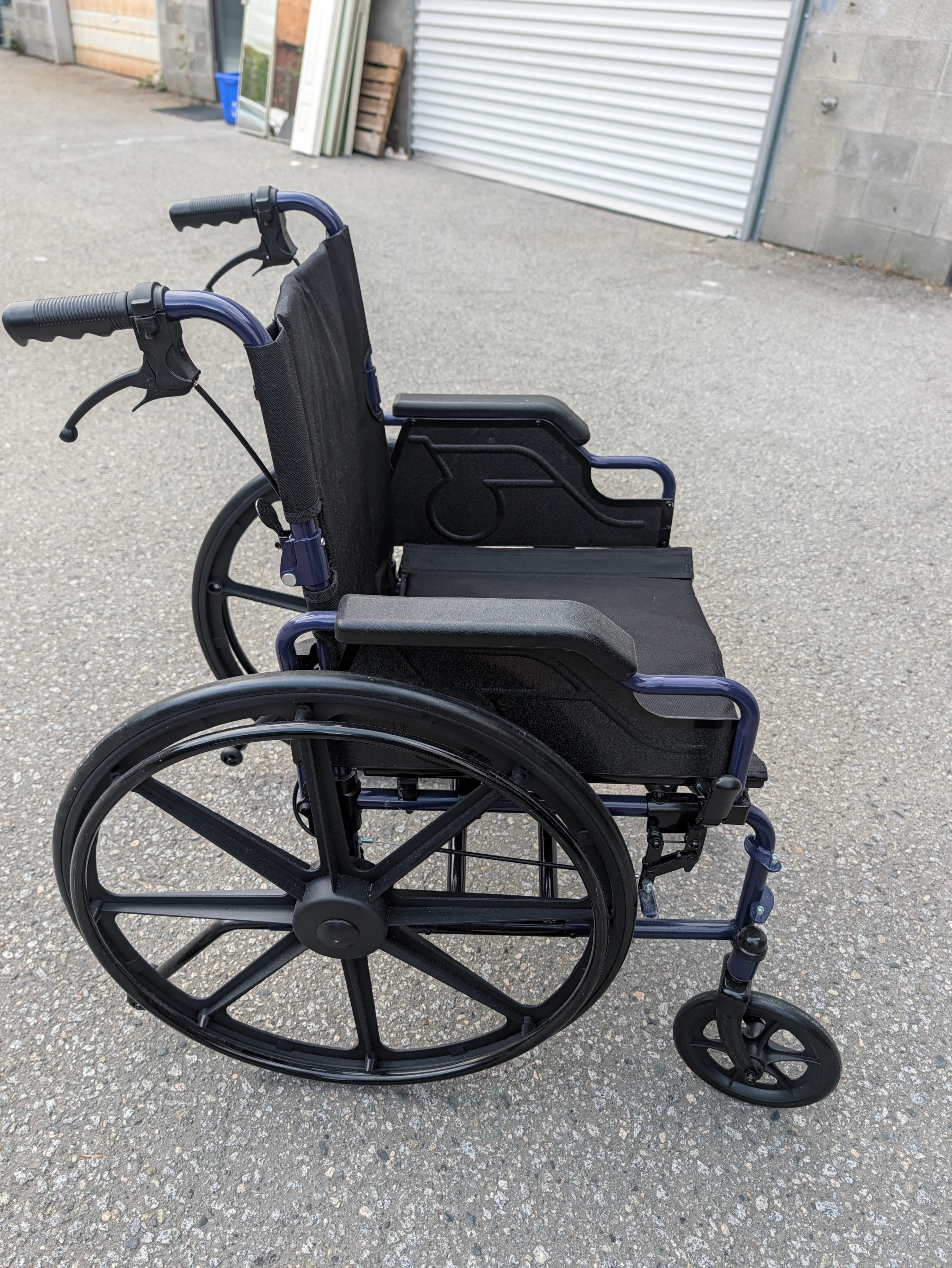 Chair with 4 wheels