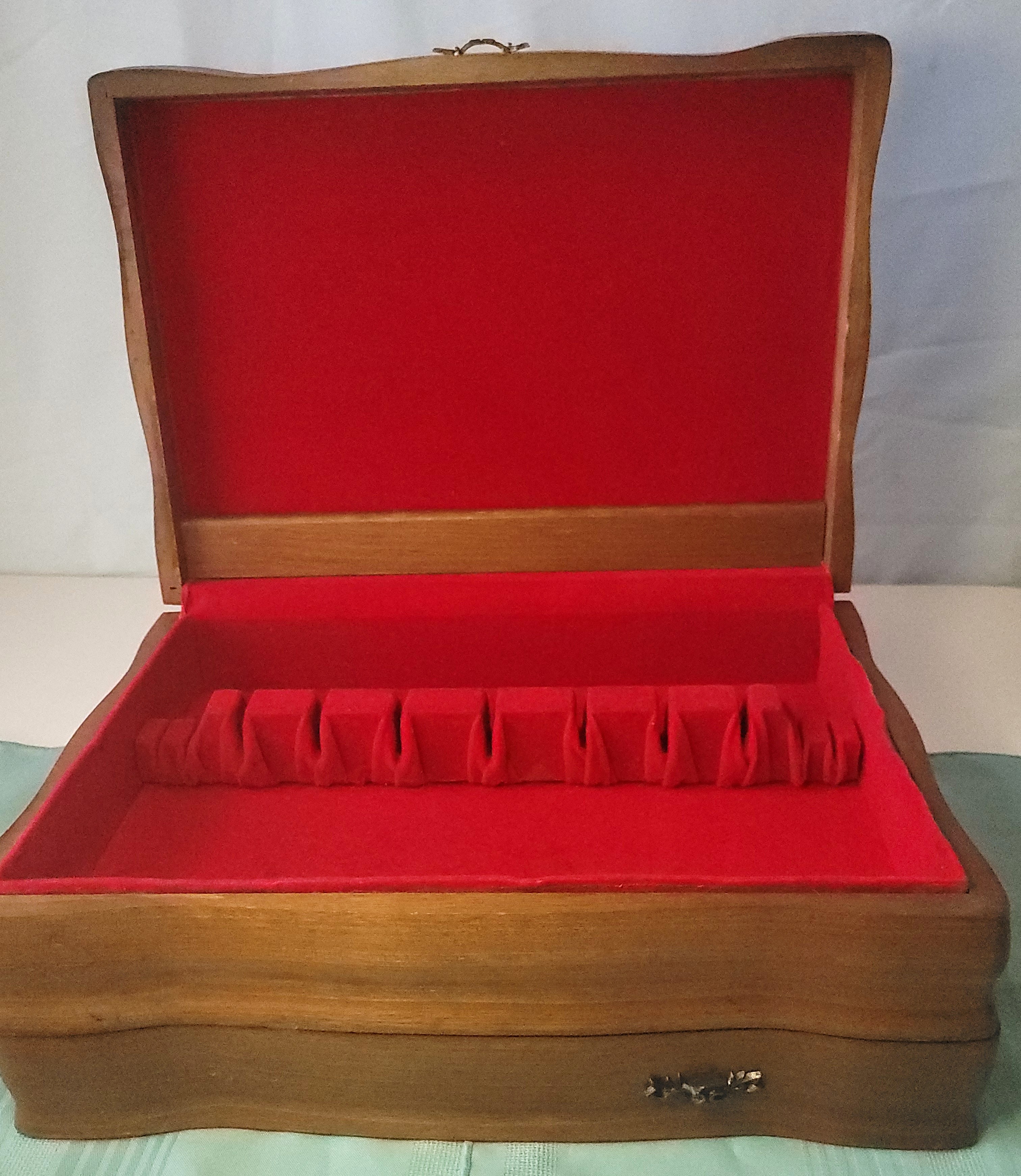 1965 Wooden Flatware Chest Red Felt Silverware Storage Scalloped - photo 2