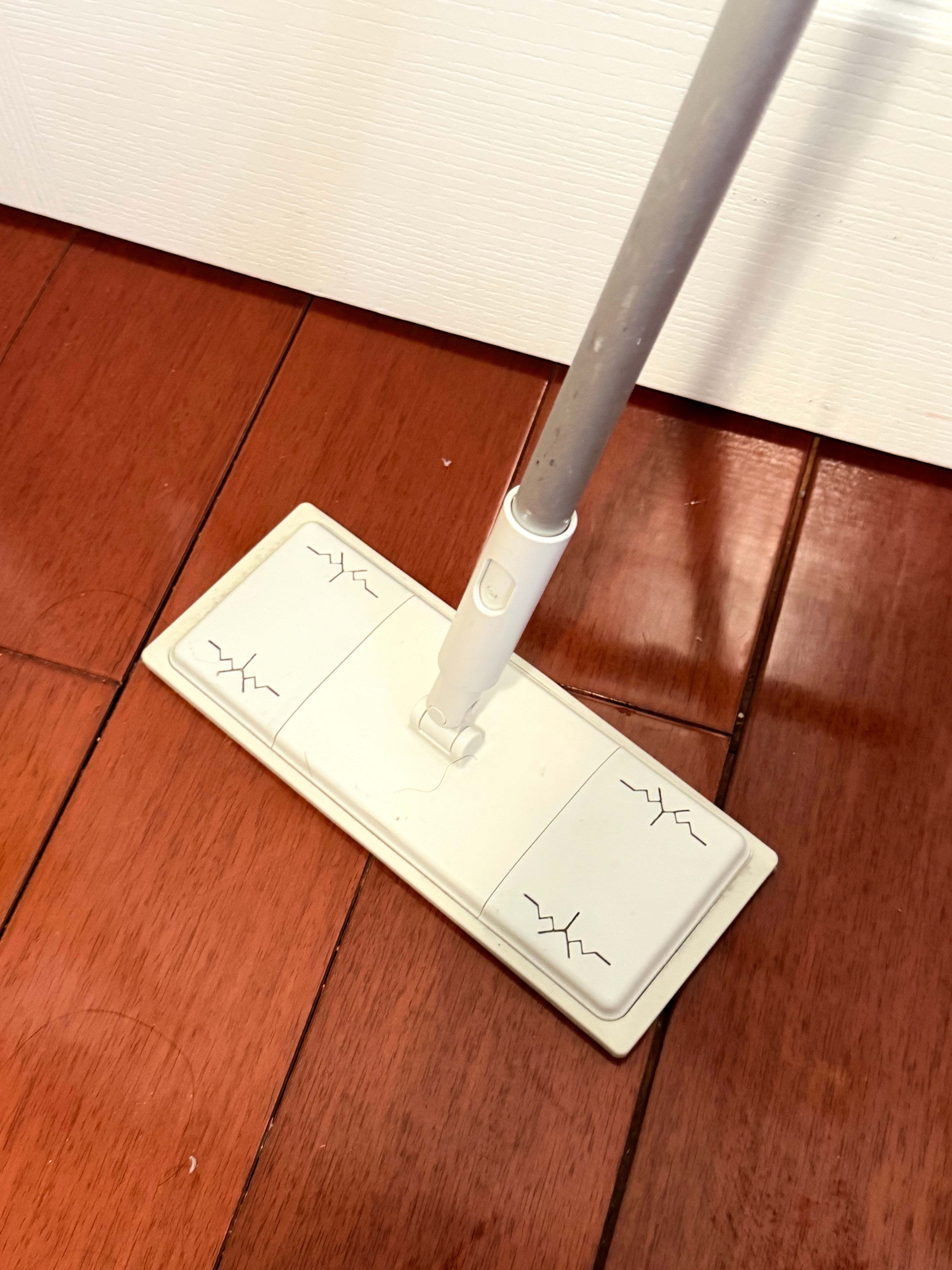 Flat Floor Mop with Long Handle – Disposable Wipe Compatible - photo 2