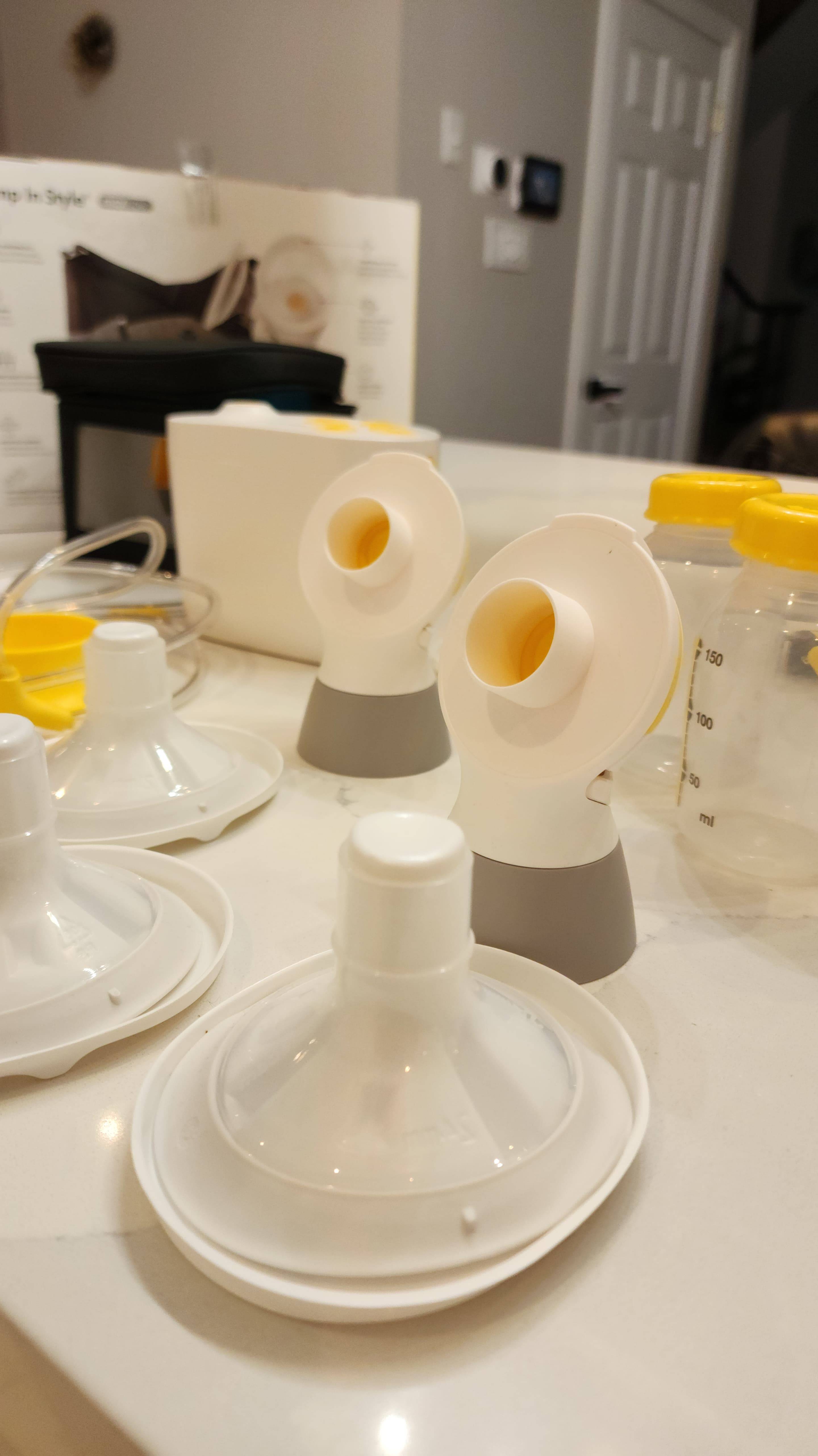 Medela Pump In Style with MaxFlow Double Electric Breast Pump - photo 5