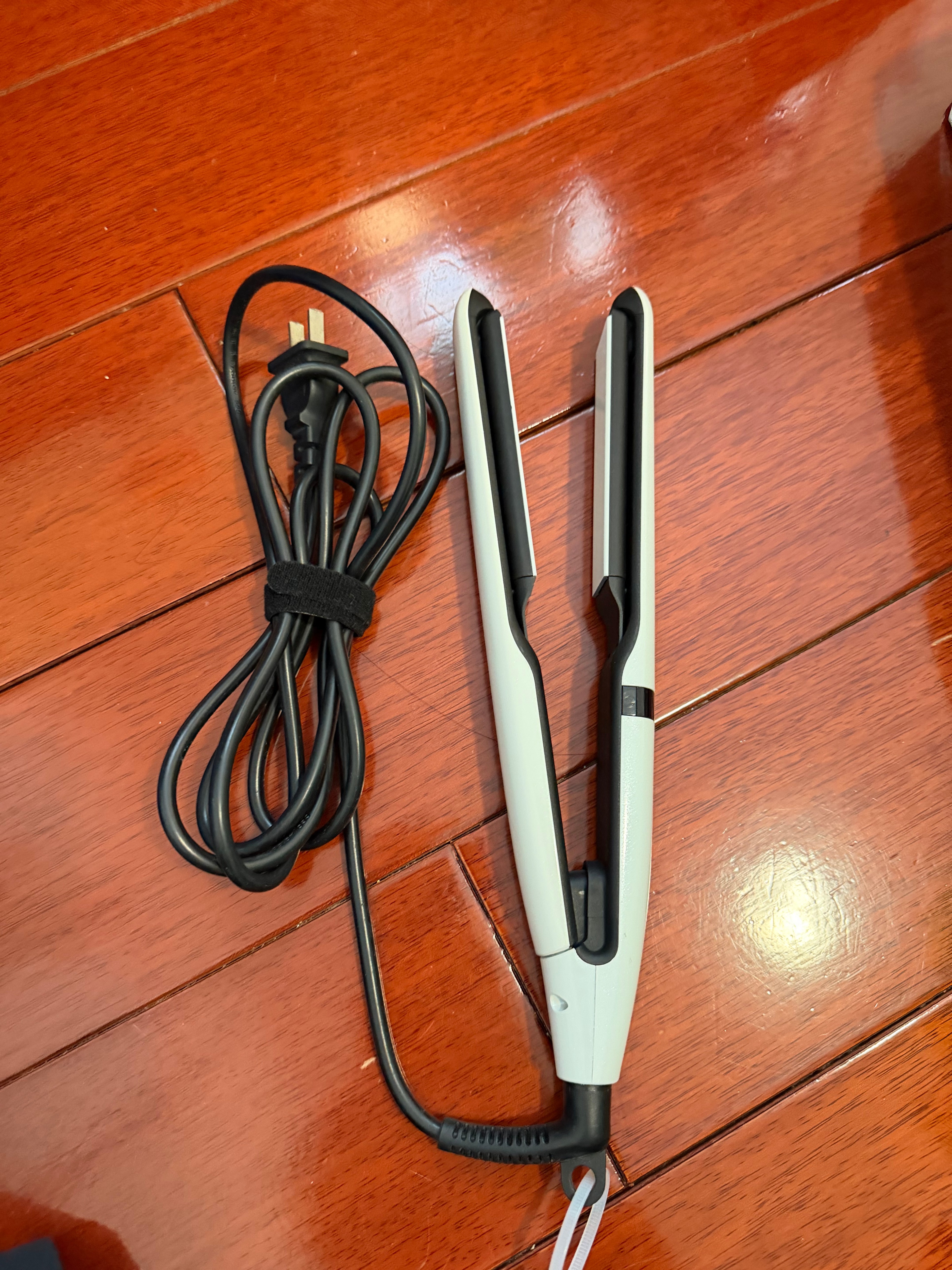 Digital Hair Straightener – Adjustable Temperat