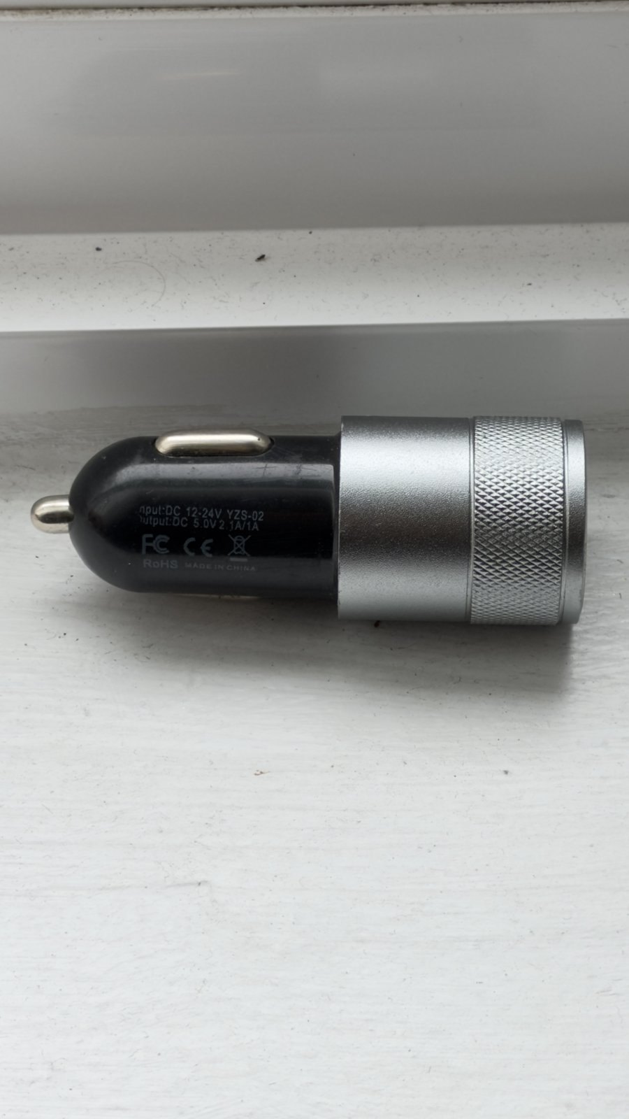 Dual USB Car Charger YZS-02 – 5V 2.1A / 1A, 12–24V - photo 2