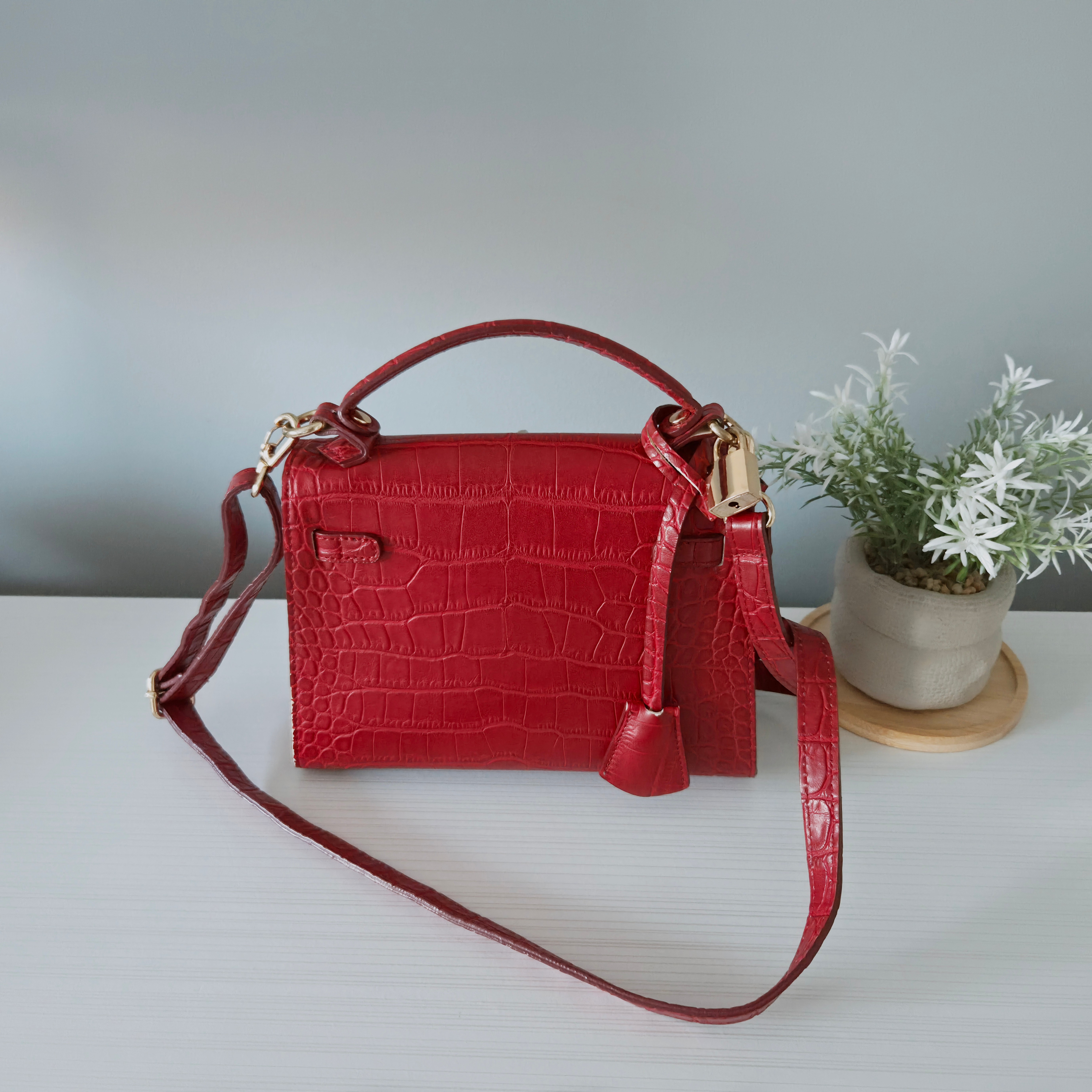 Playnomore “Shy Girl” Vegan Leather Handbag - Pre-loved! ✨ - photo 3
