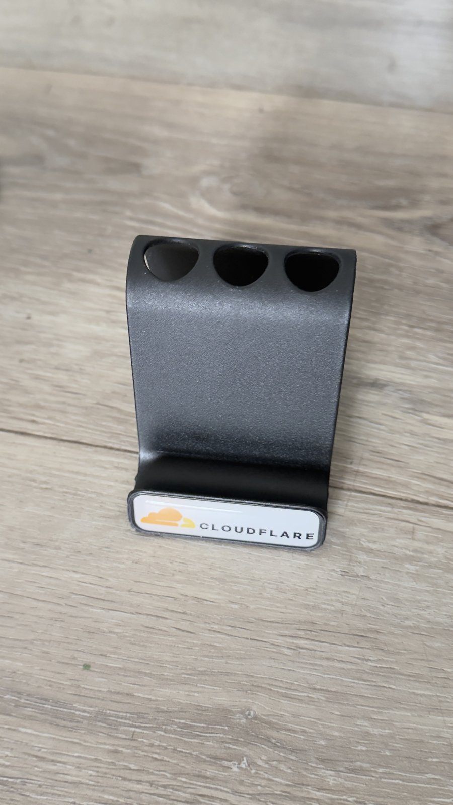 Metal Phone Stand – Cloudflare, Black