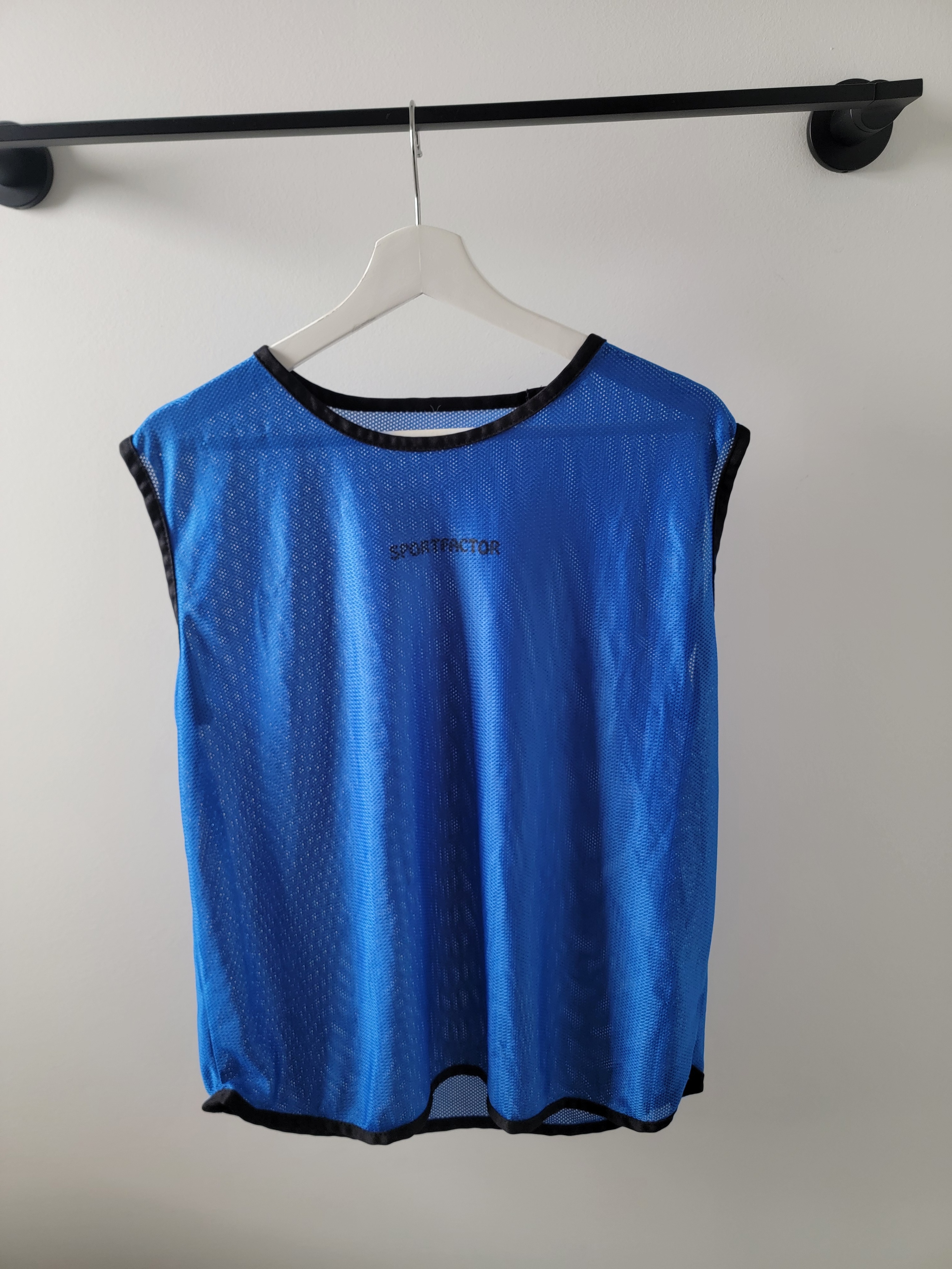 Blue pinnies youth (we have 2 left) measurements in ad