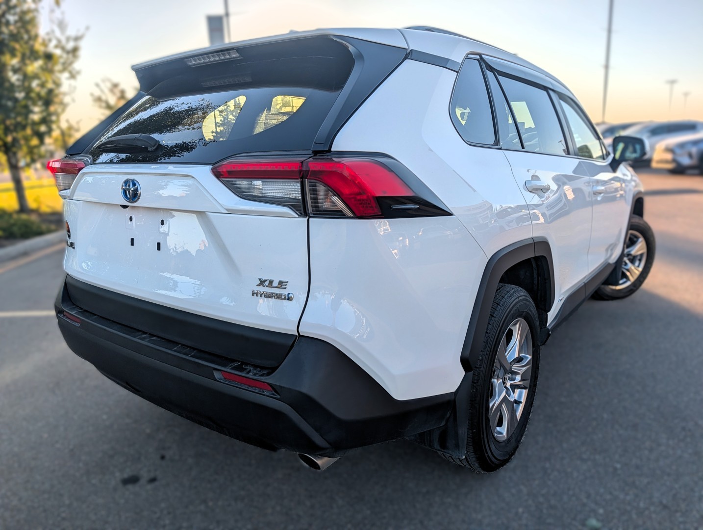 2023 Toyota RAV4 Hybrid - photo 5