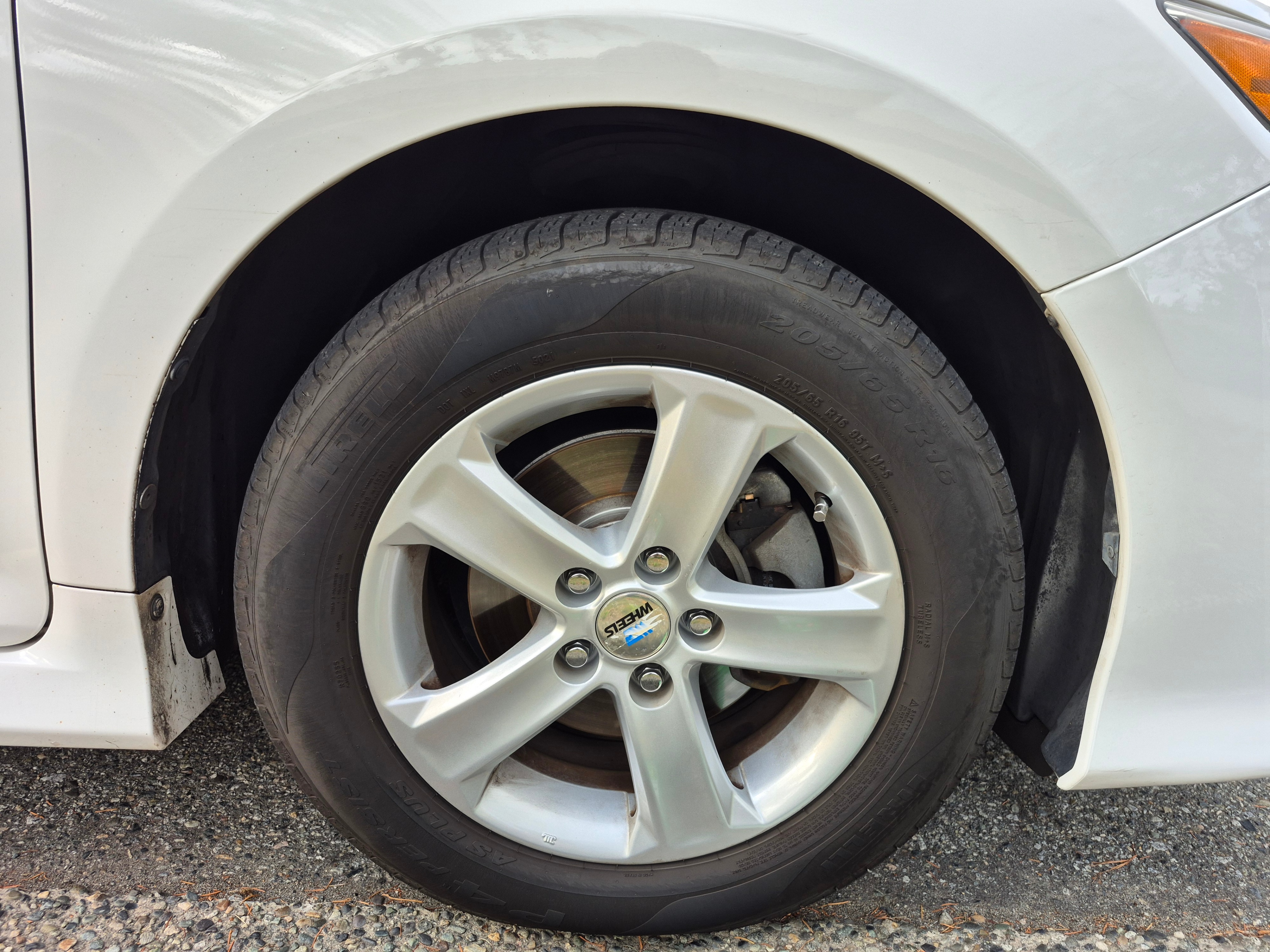 2014 Toyota Camry SE 4-Cyl - Clean Title - Winter Tires & Rims - photo 4