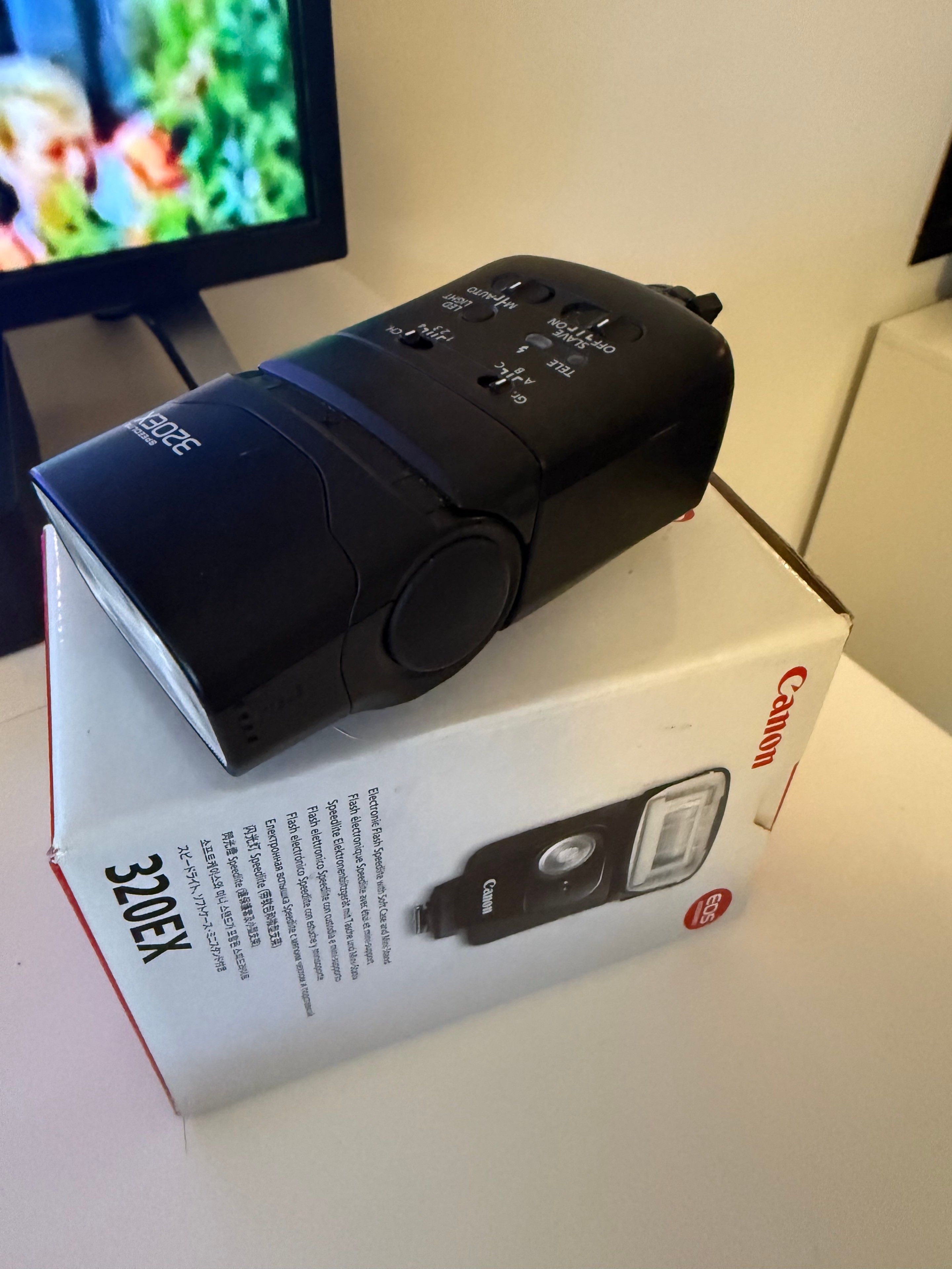 Canon Speedlite 320EX Flash for Canon EOS - photo 3