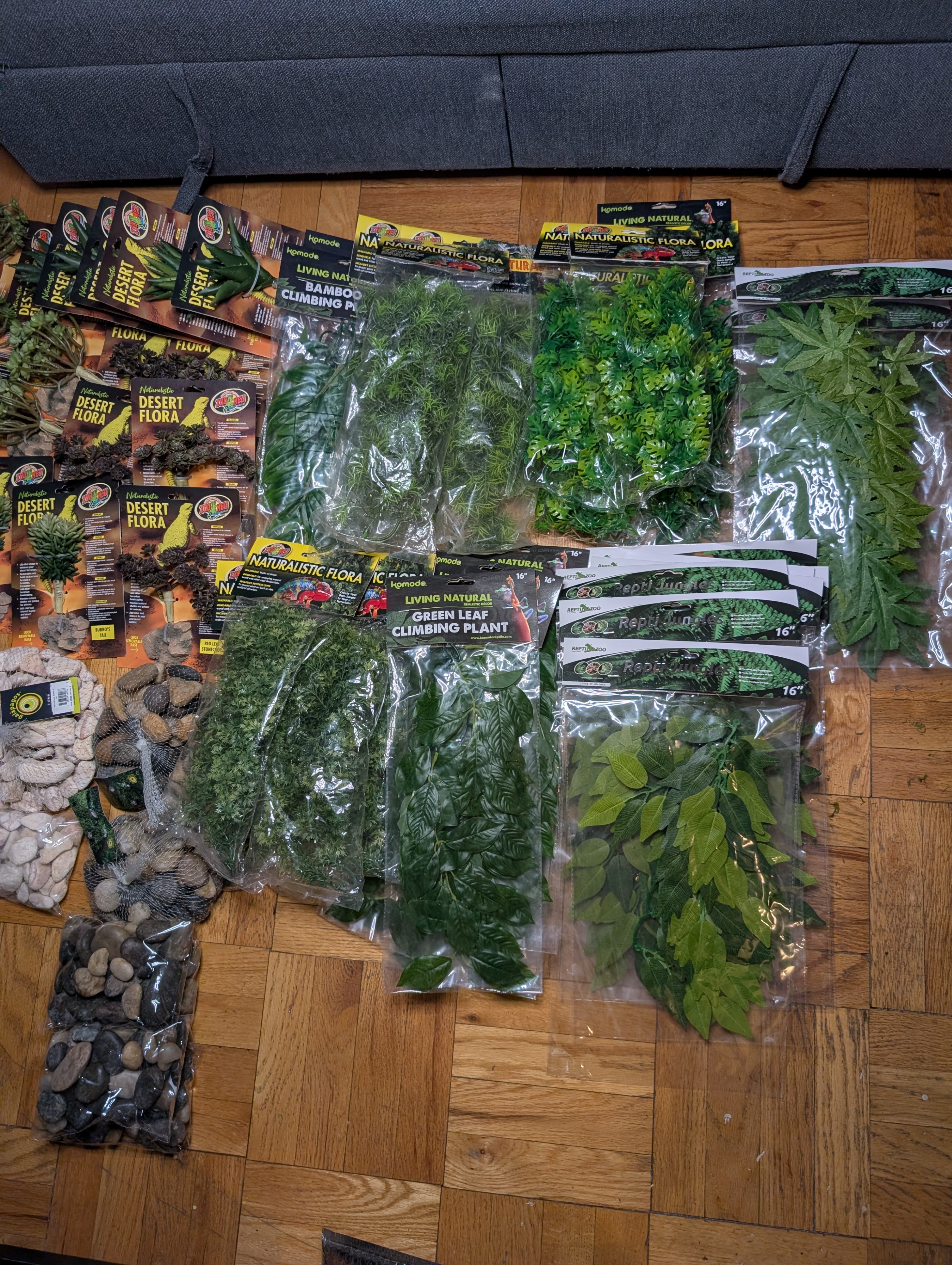 Reptile/Aquarium decor (Brand new)