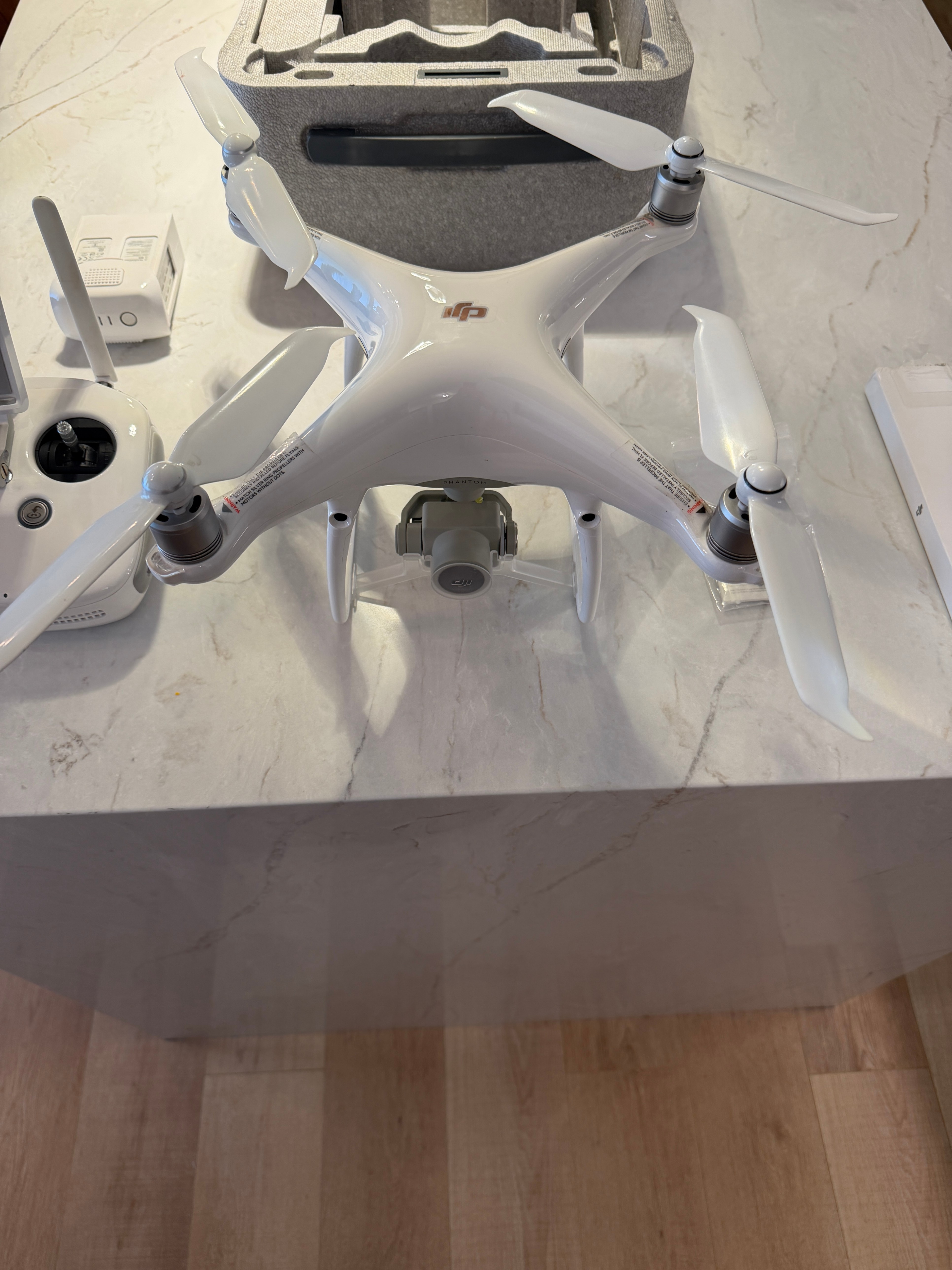 DJI Phantom 4 — 2 batteries, valise, hélices extras — Montréal - photo 4