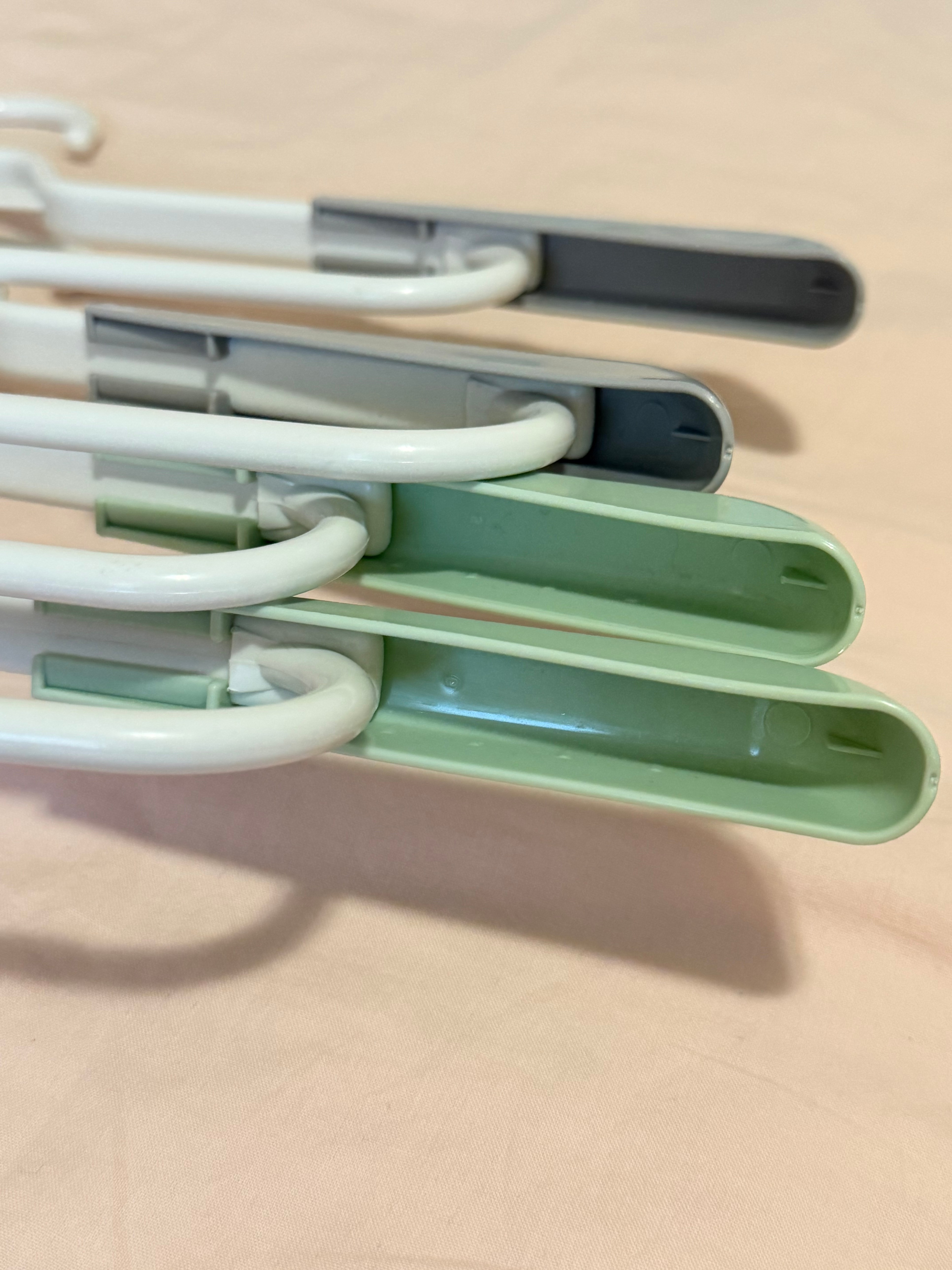 Set of 6 Clothes Hangers – Clip Hangers & CHAHUA Hangers - photo 5