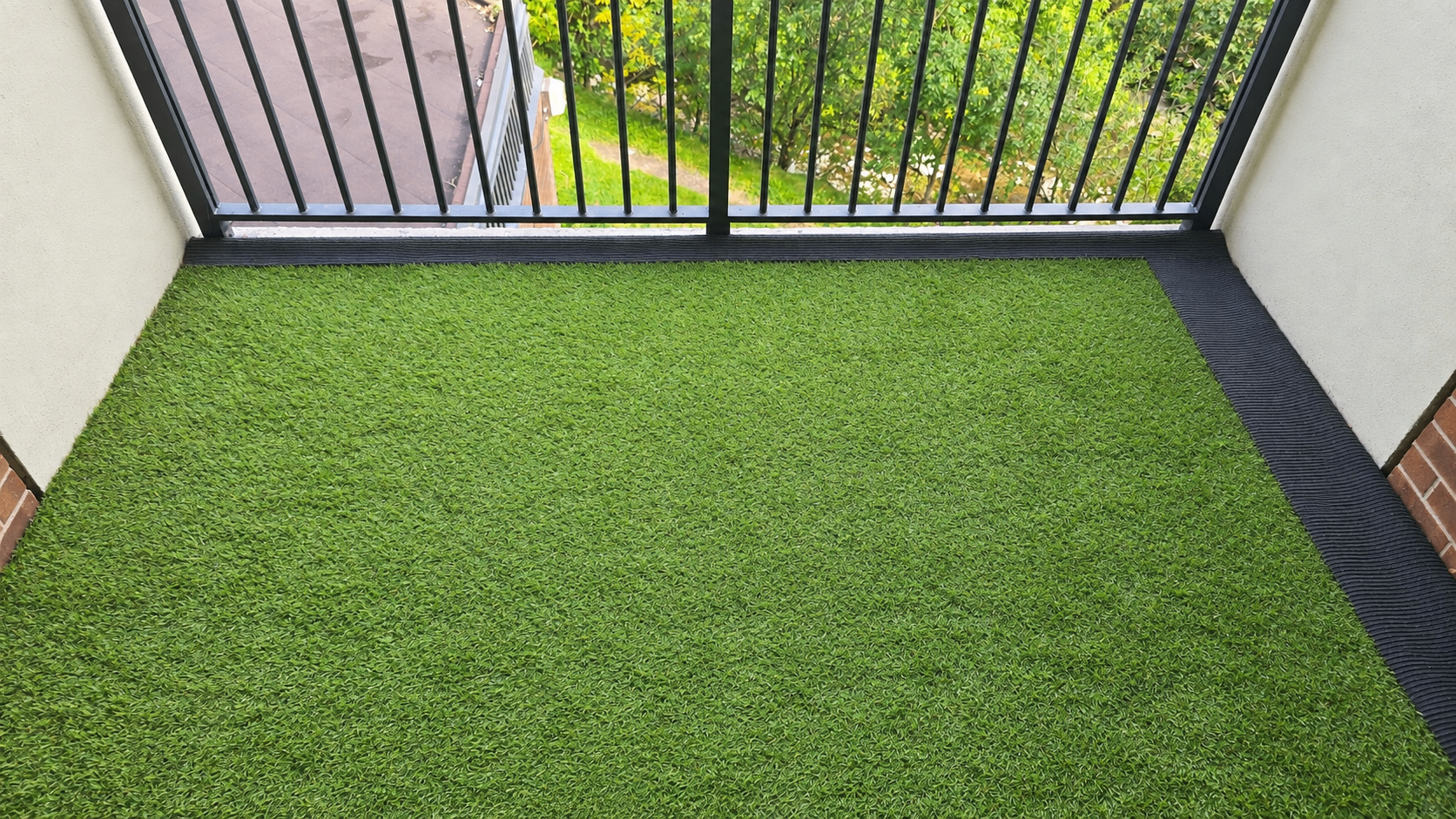 Large Outdoor Artificial Grass Turf Mat Floor (7ft x 9ft)