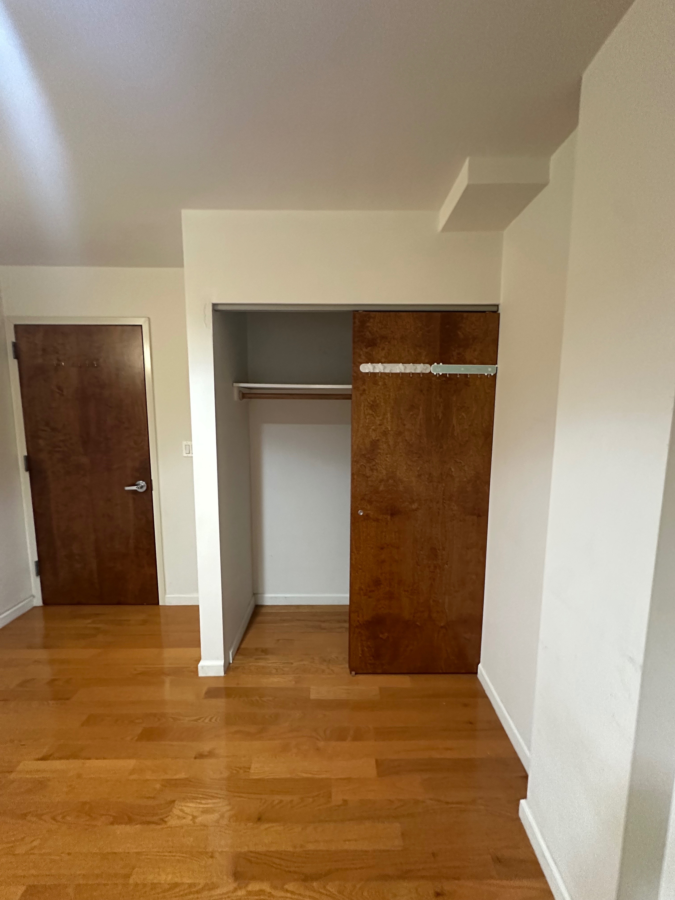 MURRAY HILL - BEDROOM - PERSONAL BATHROOM/SHOWER - LAUNDRY - photo 3