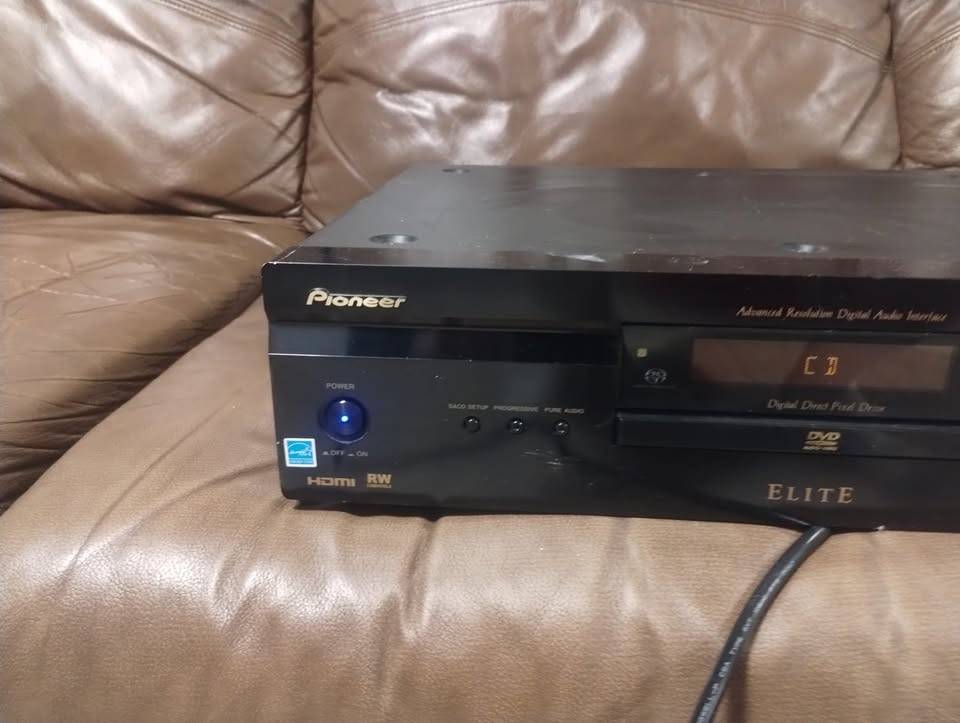 The Pioneer Elite DV 79AVi Universal Disc Player - photo 2