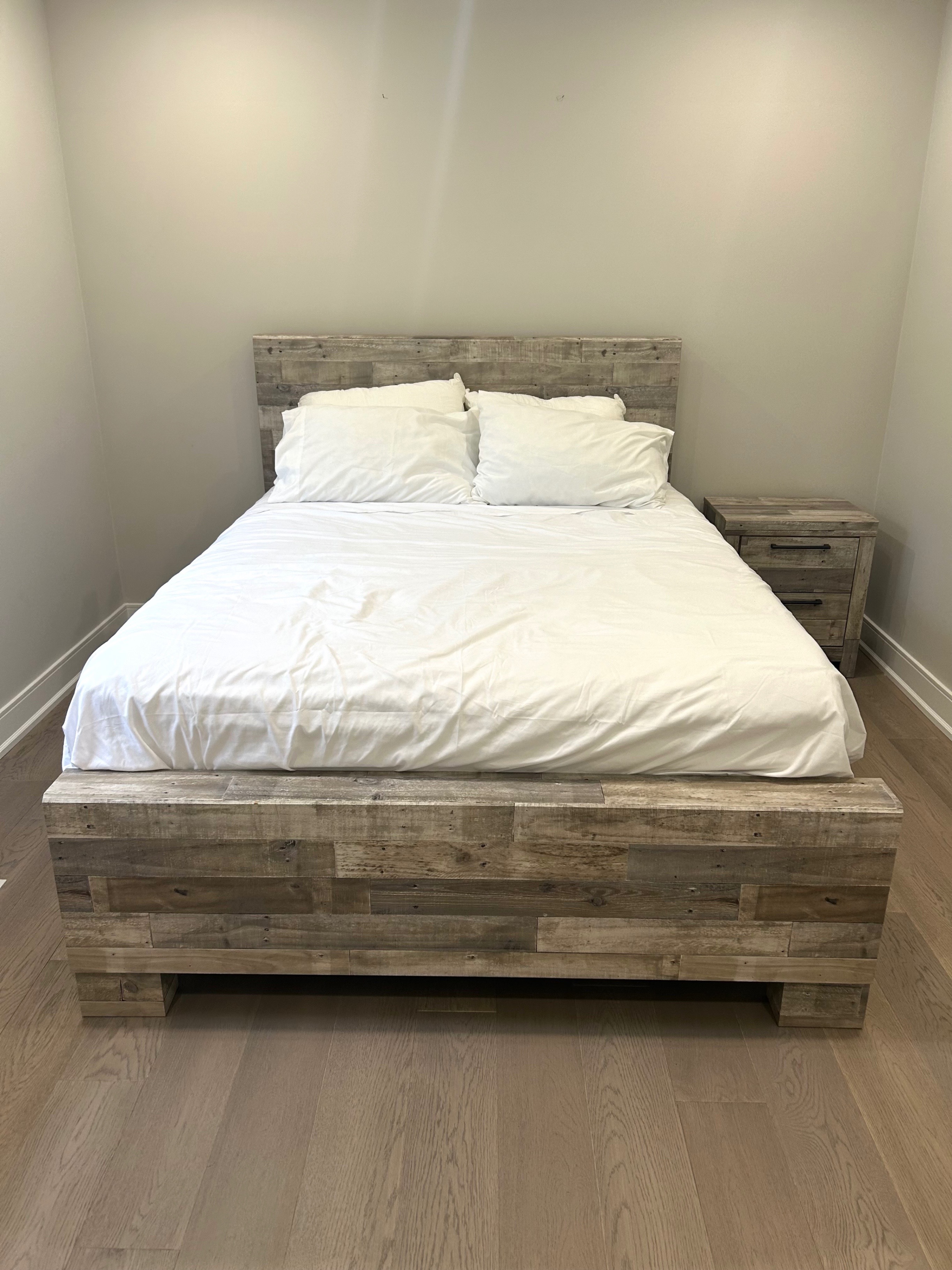 Effie Exclusive Queen Panel Bedframe with Nightstand - photo 3