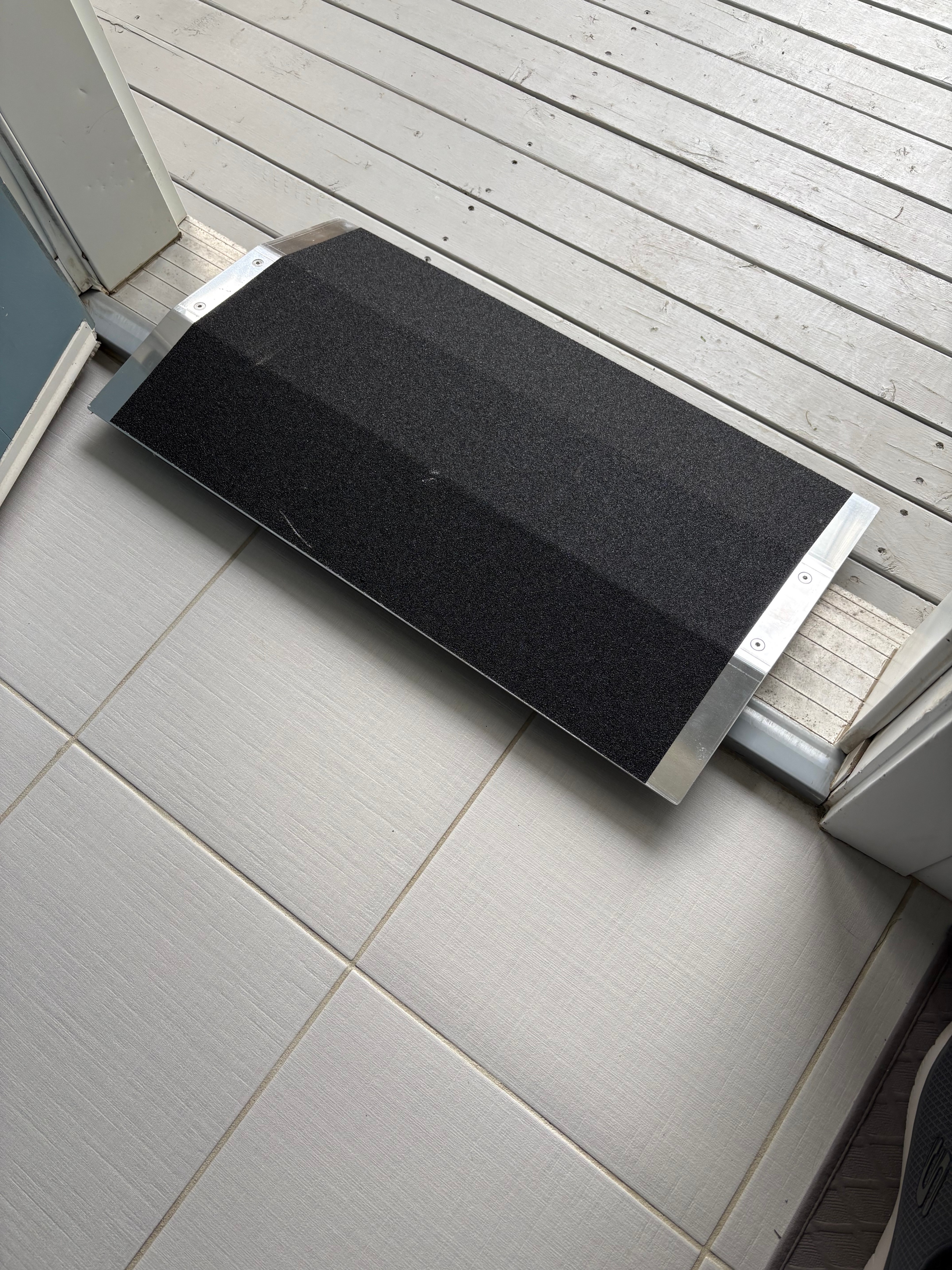 Universal Non-Skid Aluminum Ramp - photo 3