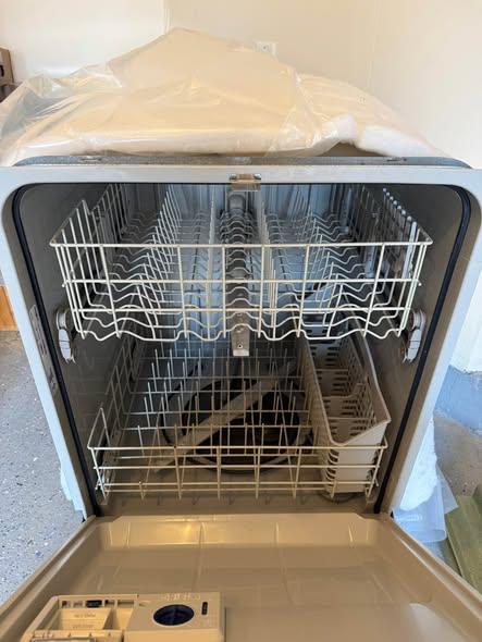 Whirlpool Dishwasher - White - photo 2