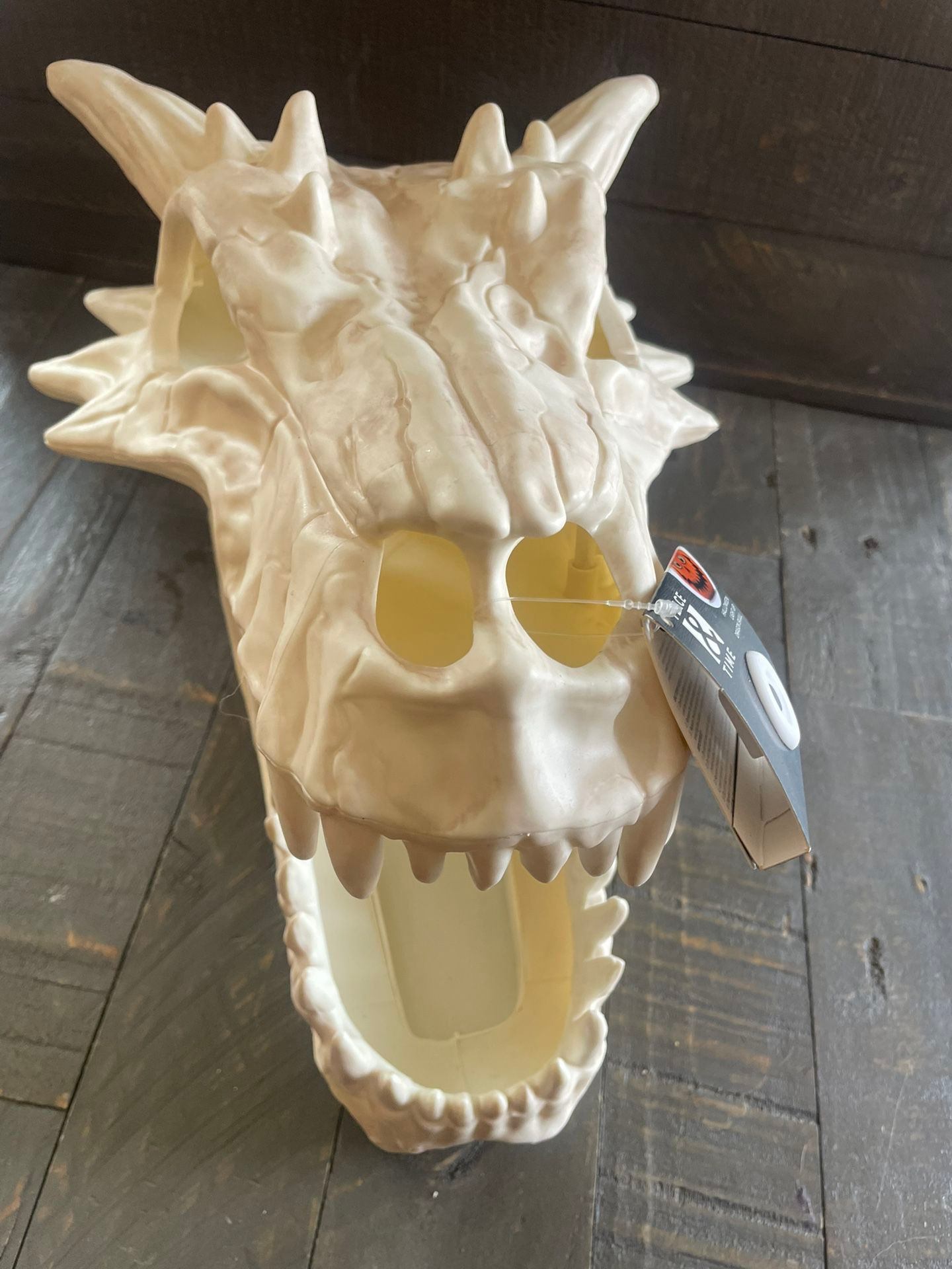 NEW - LED Light Up Dragon Plastic Skull - photo 5