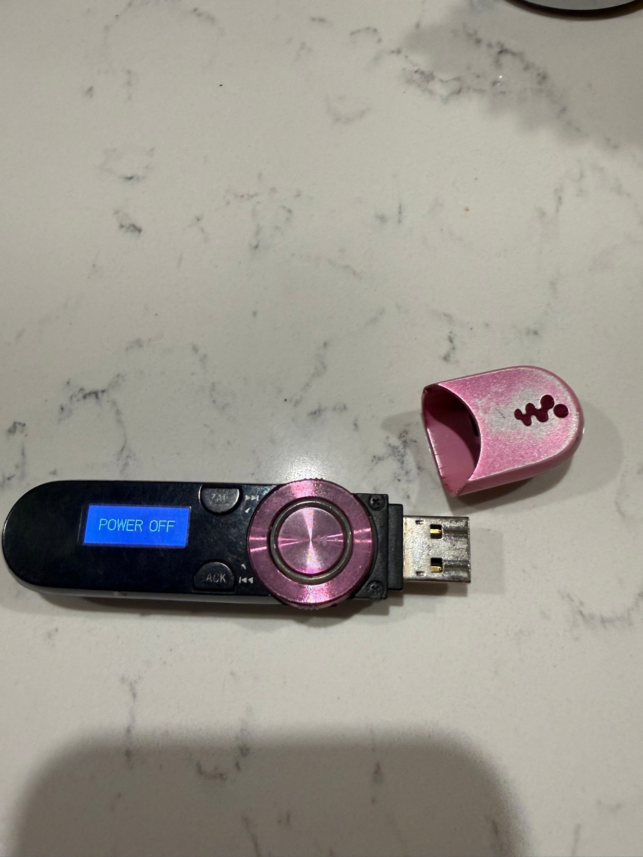 Sony Walkman MP3 Player — Pink/Black - photo 3