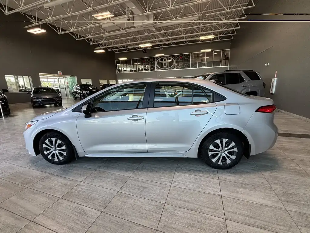 2025 Toyota Corolla Hybrid - photo 2