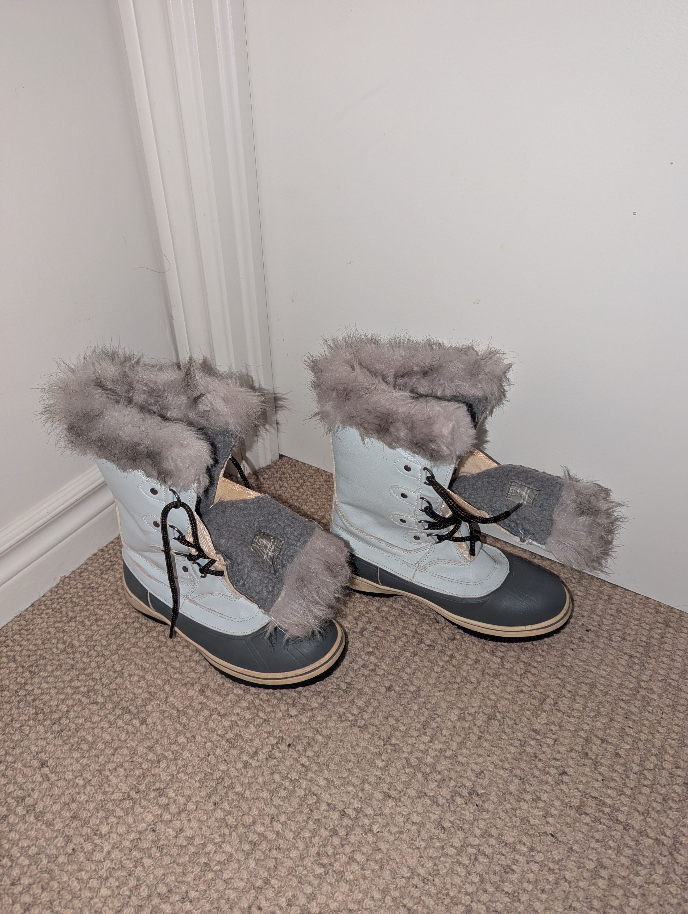 Size 7 Winter Boots - photo 3
