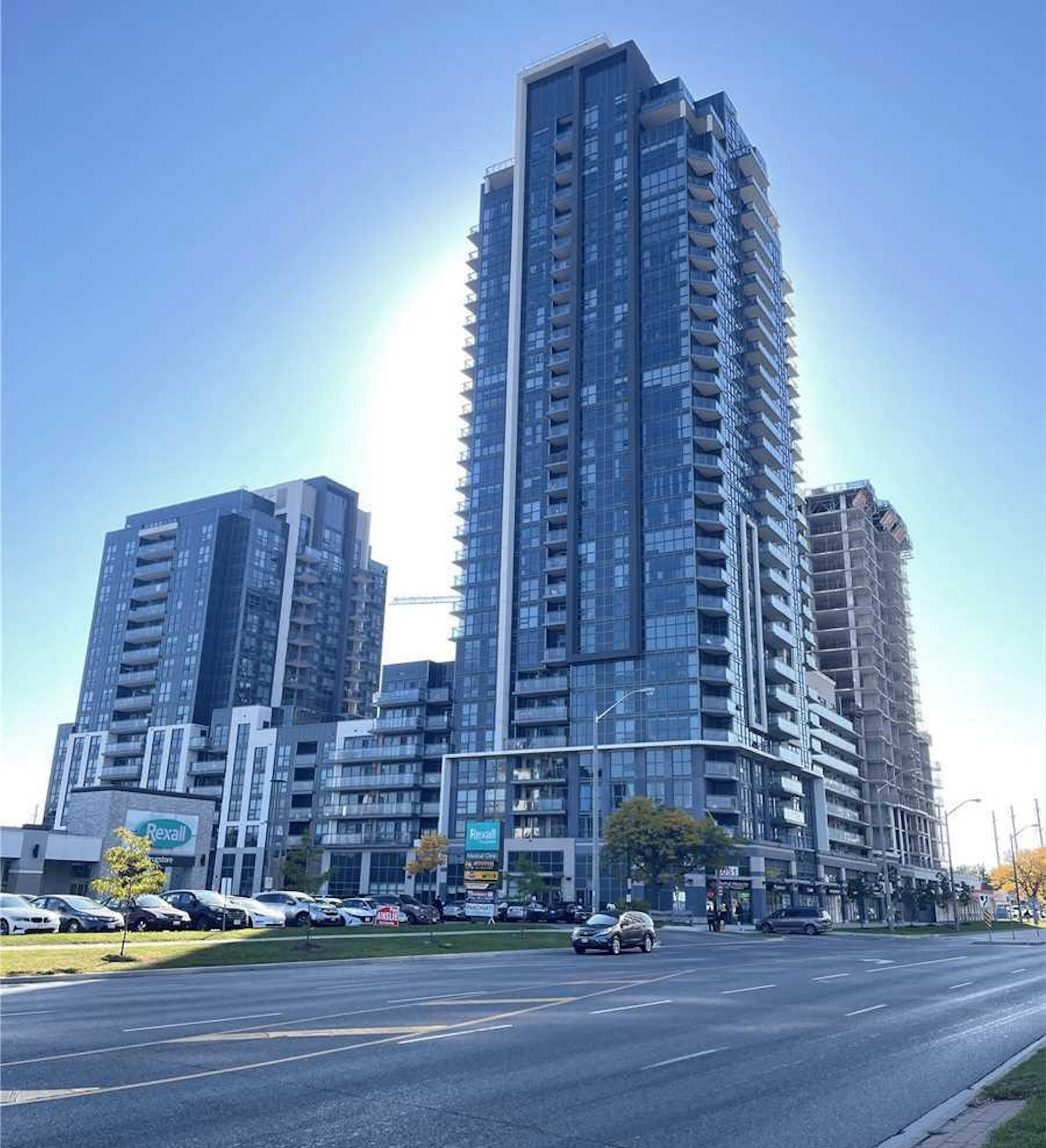 Luxury 2-Bedroom & 2-Bedroom + Den Condo, Scarborough - photo 4