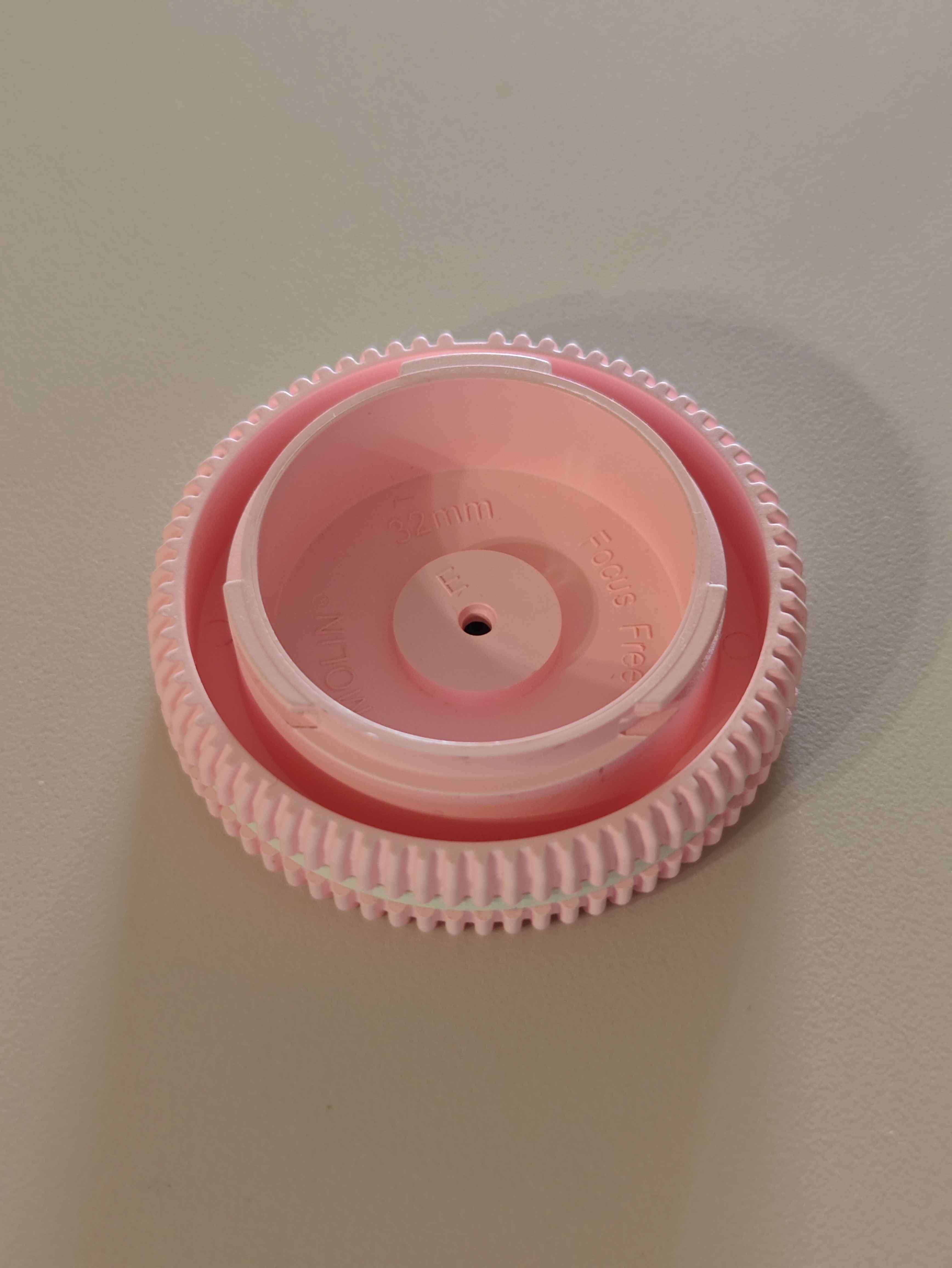 Pink Oreo Lens | Pancake Style Lens - 32mm f10 Focus Free (Sony) - photo 3