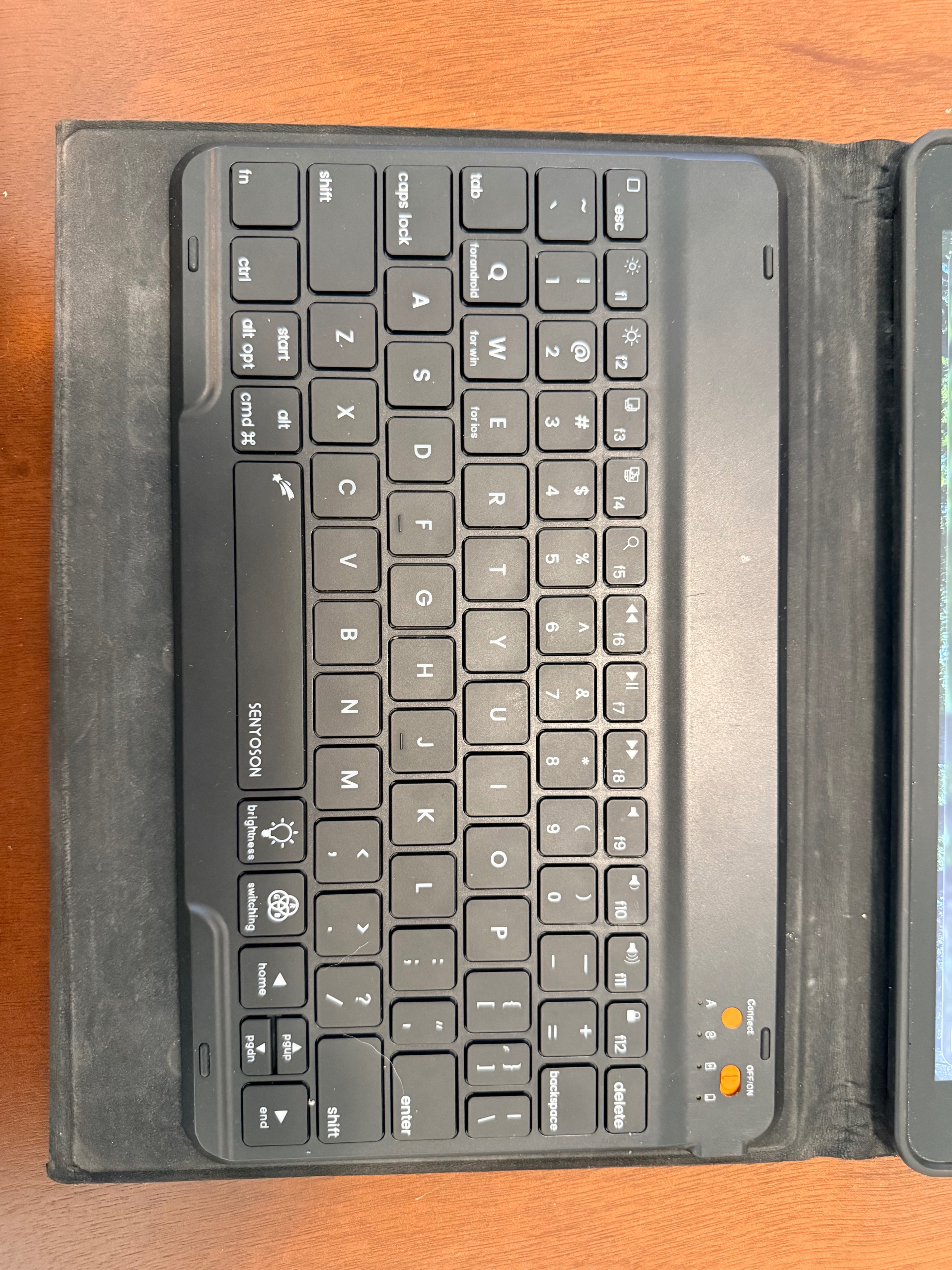 Apple iPad 9th Gen with Keyboard Case and Stylus - photo 4