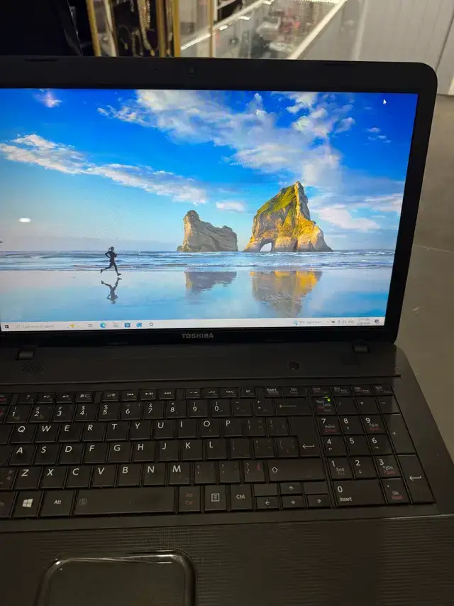Toshiba Satellite laptop 8gb ram 700gb dead battery firm price - photo 5