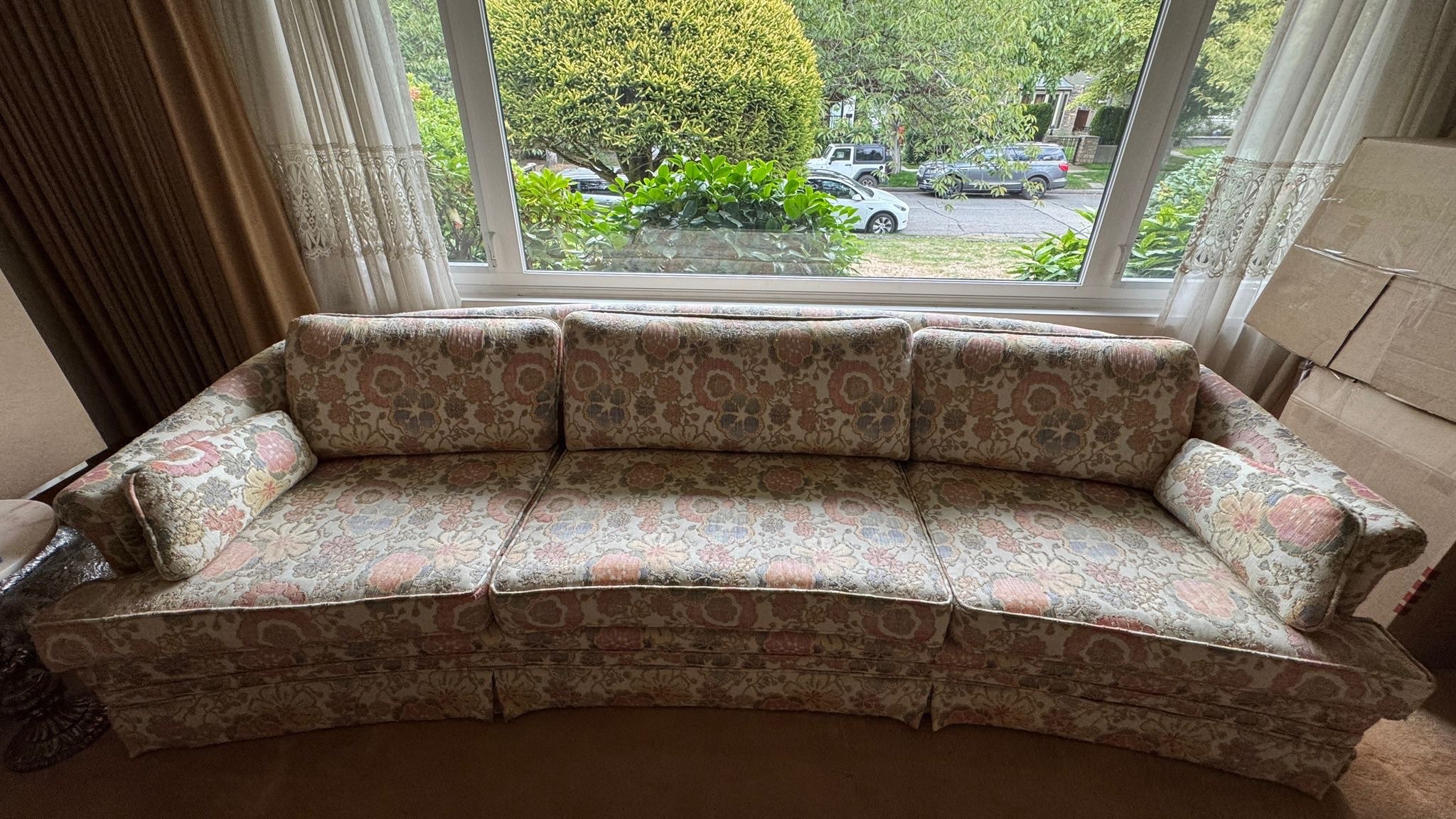 Beautiful Vintage 1970s Sofa – Excellent Condition