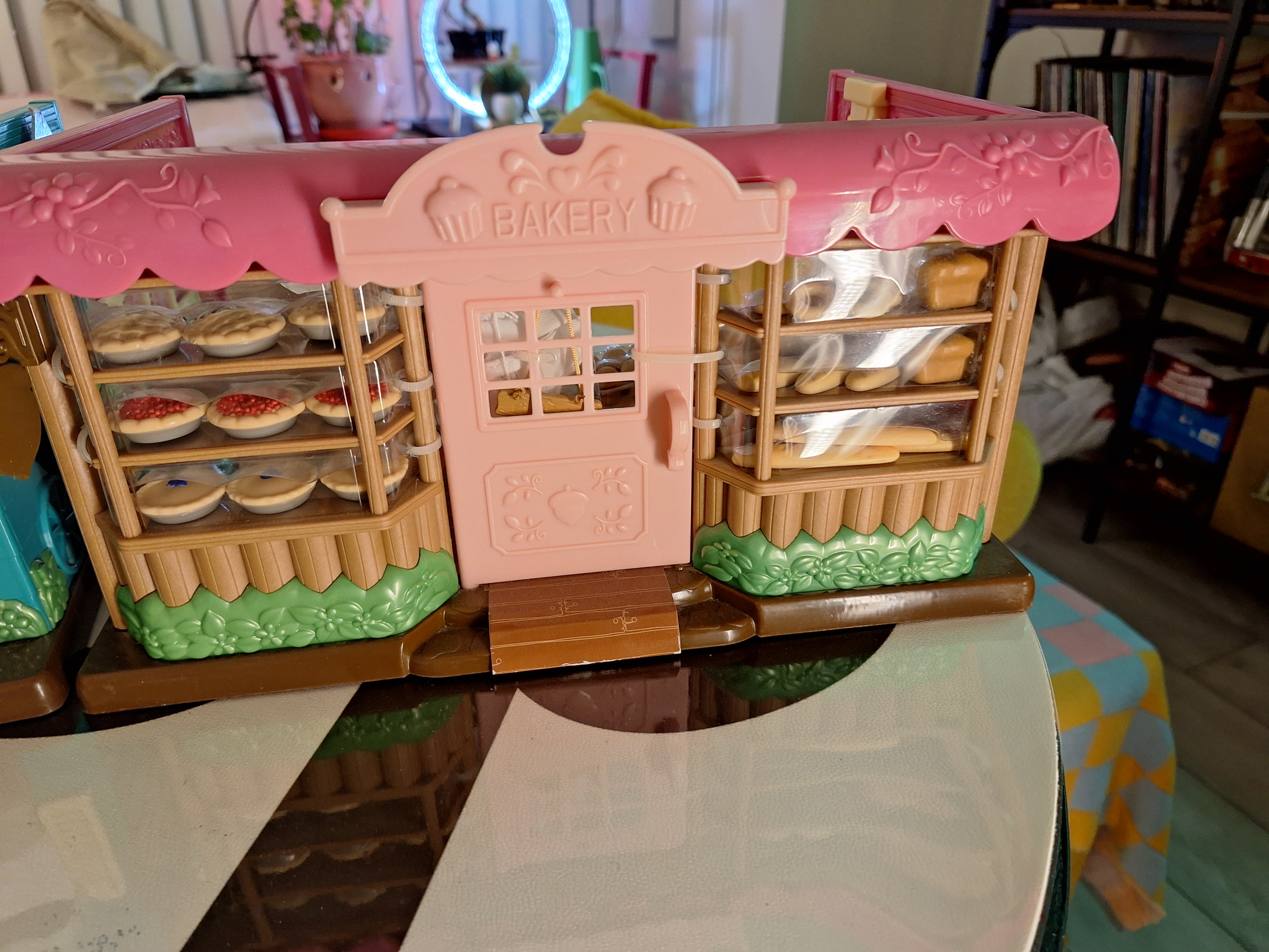 Li'l Woodzeez General Store Dollhouse Playset - photo 4