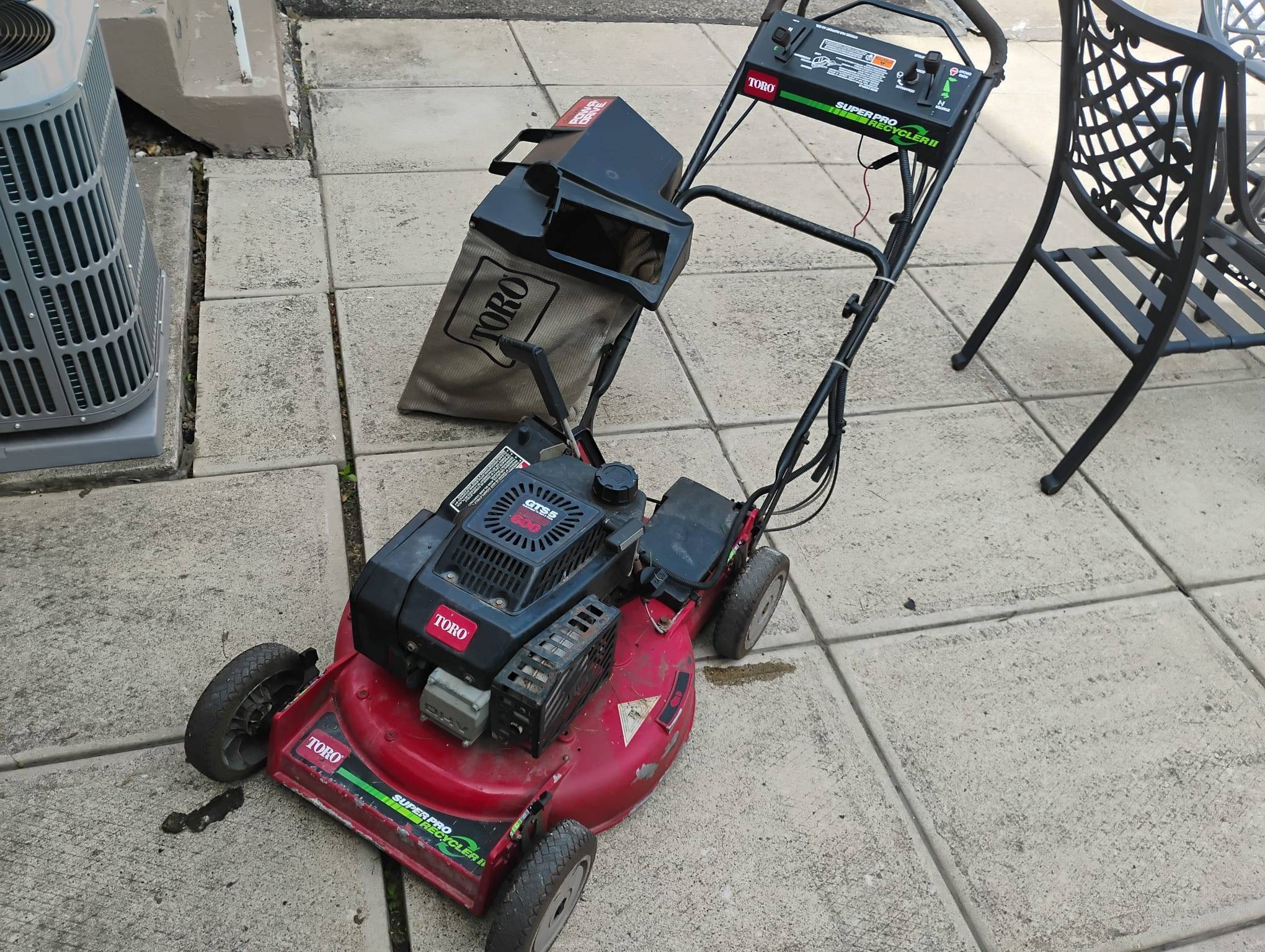 Professional Toro GTS5 600 Gas-Powered, Self-Propelled Lawnmower