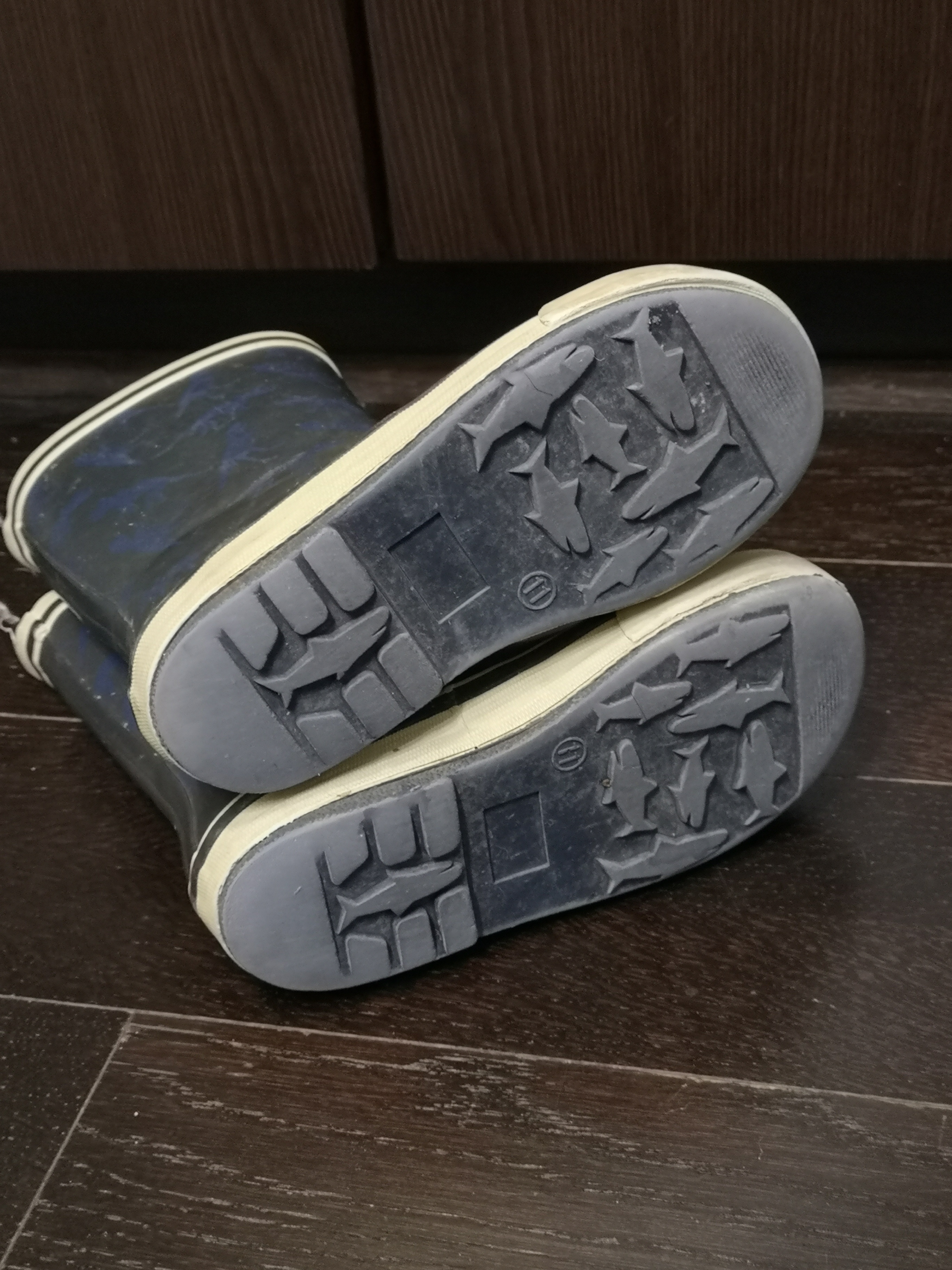 Kids boy unisex rain boots size 11