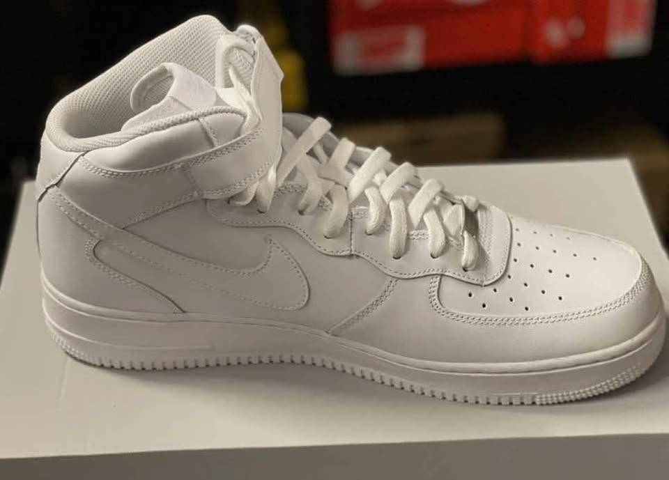 Nike Air Force One 1 Mid Top '07 - "Triple White" Size 11