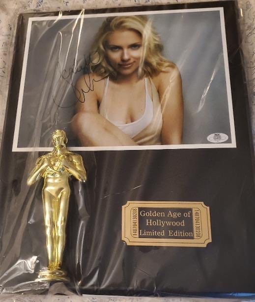 SCARLETT JOHANSSON 15X12 WALL PLAQUE