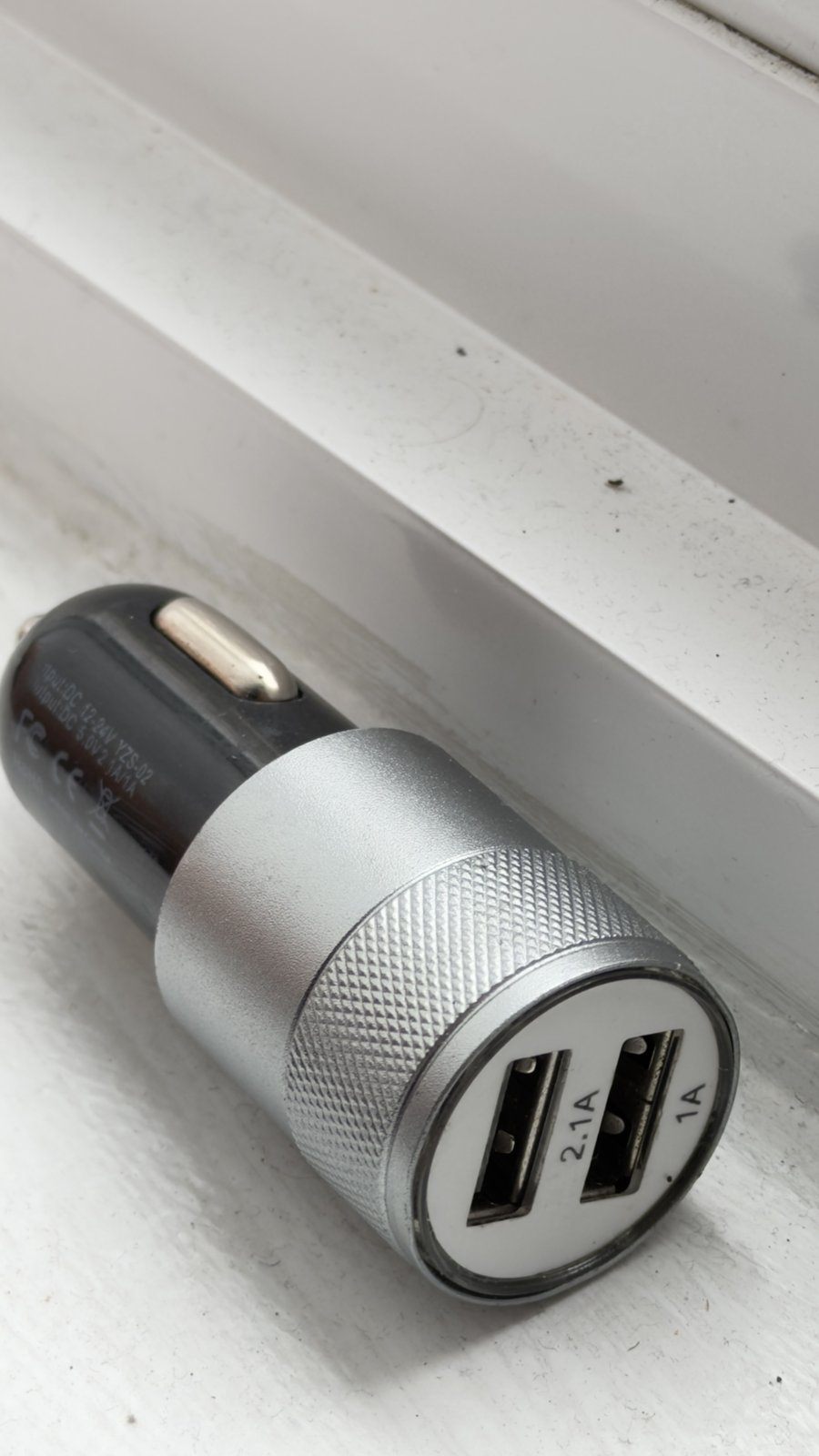 Dual USB Car Charger YZS-02 – 5V 2.1A / 1A, 12–24V