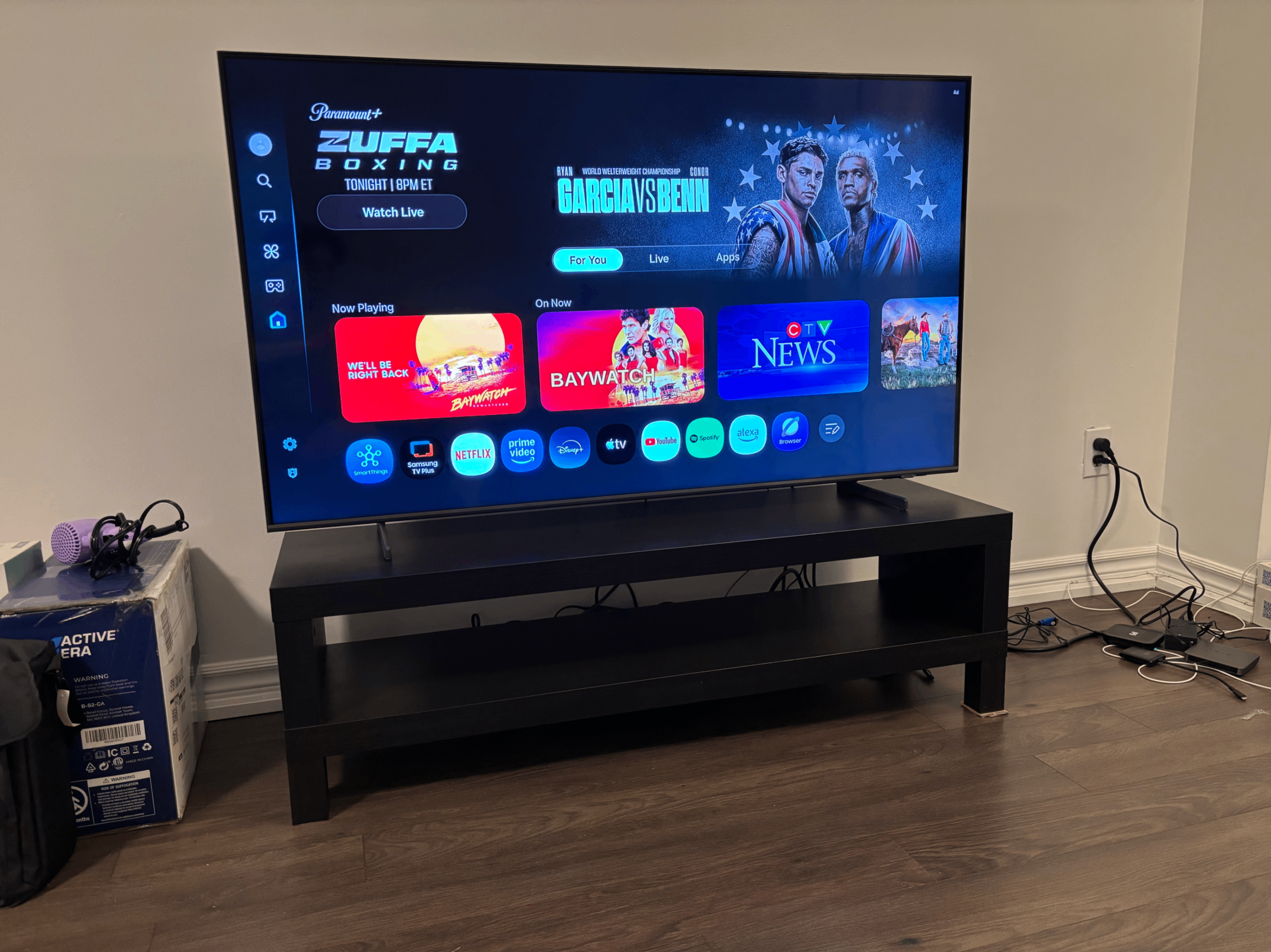 Samsung TV 55" QLED 4K Q60C + Free TV bench