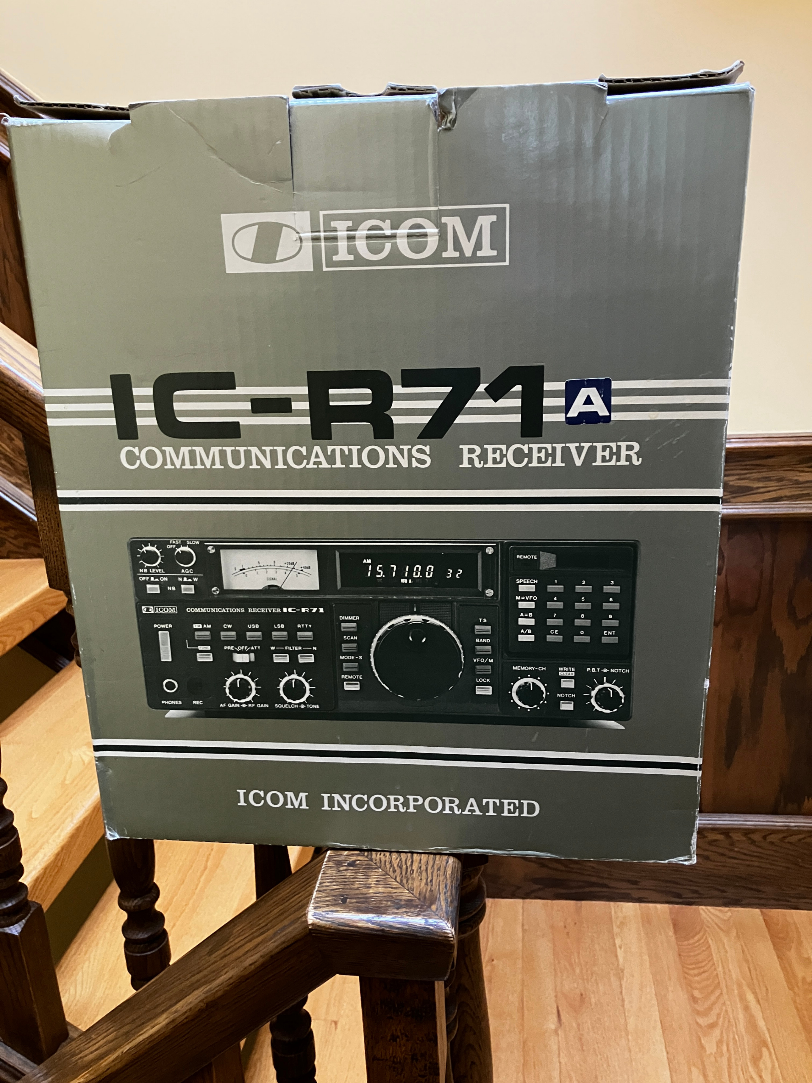 Icom IC-R71A Shortwave Receiver, Antenna Box, & Manual - photo 2