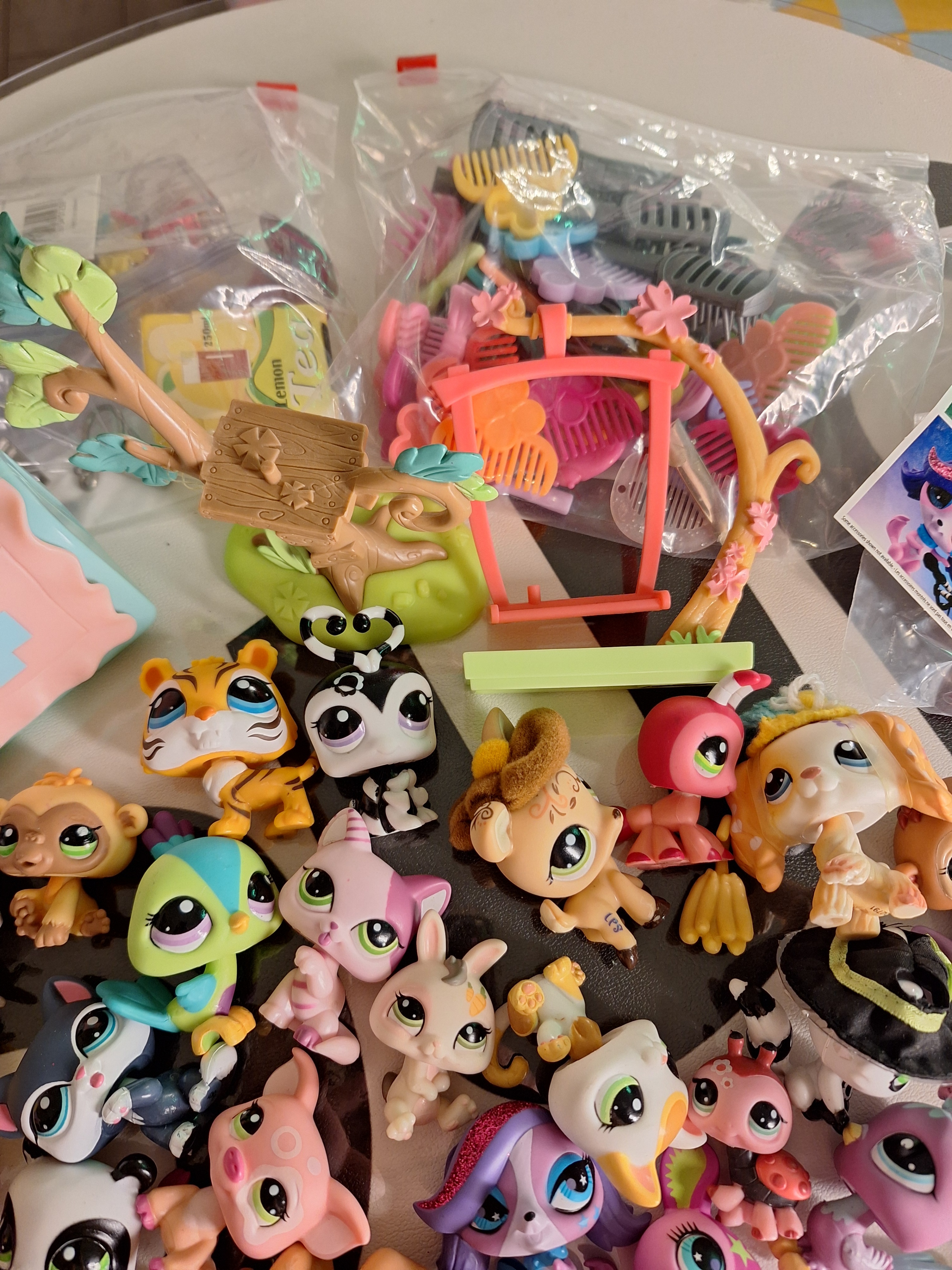 Littlest Pet Shop figures - photo 3