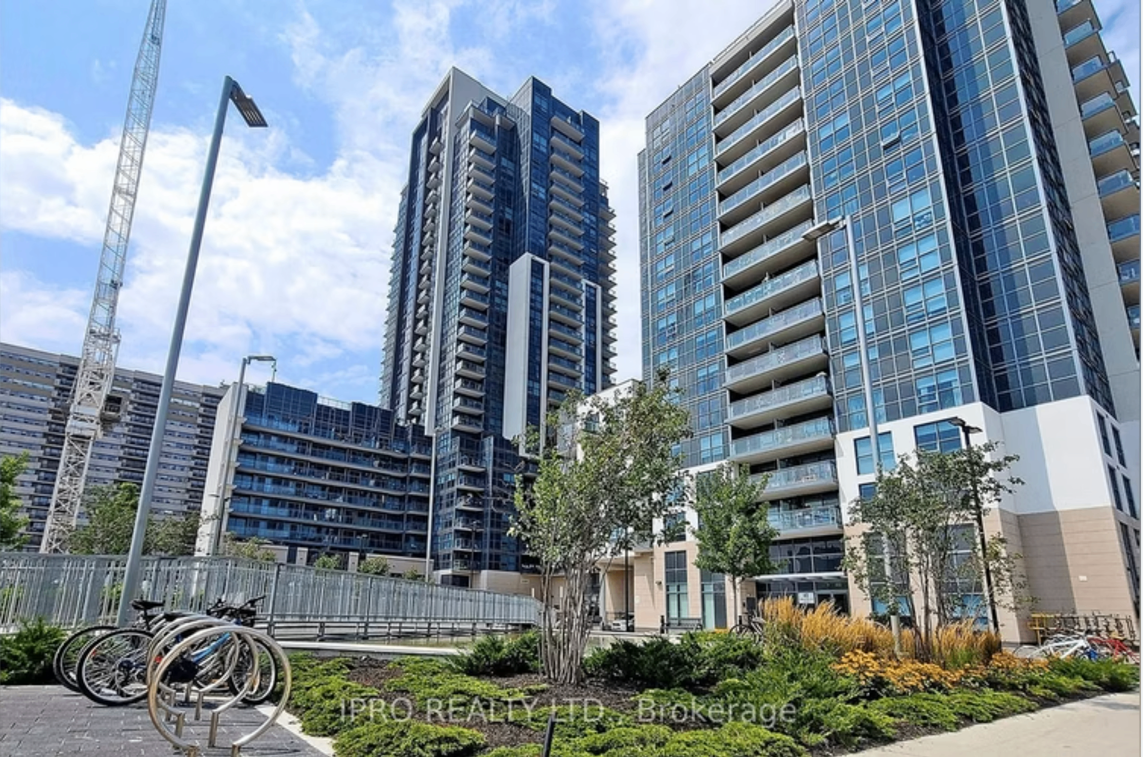 Luxury 2-Bedroom & 2-Bedroom + Den Condo, Scarborough - photo 3