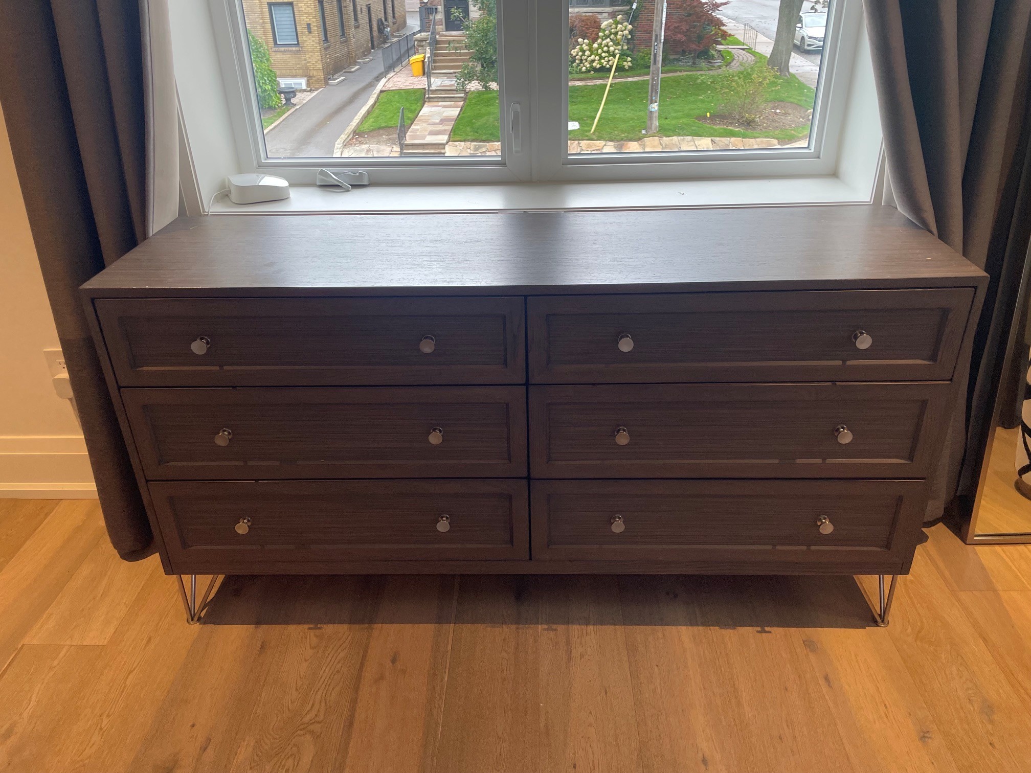 6-Drawer Dresser with Metal Legs